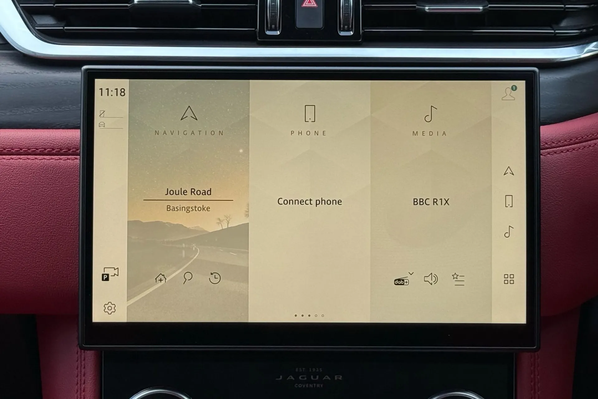 Jaguar F-PACE thumbnail image number 36