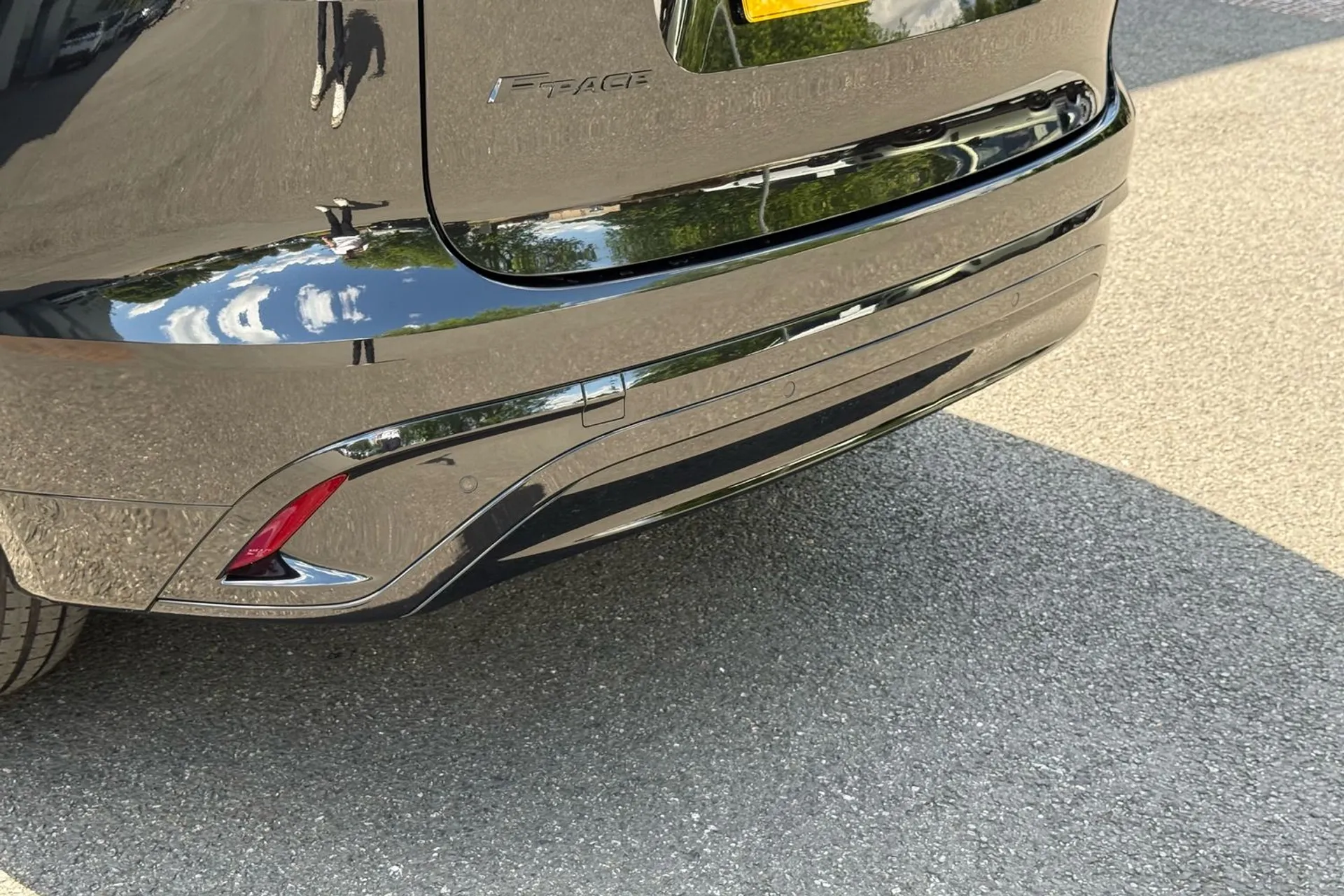 Jaguar F-PACE thumbnail image number 35