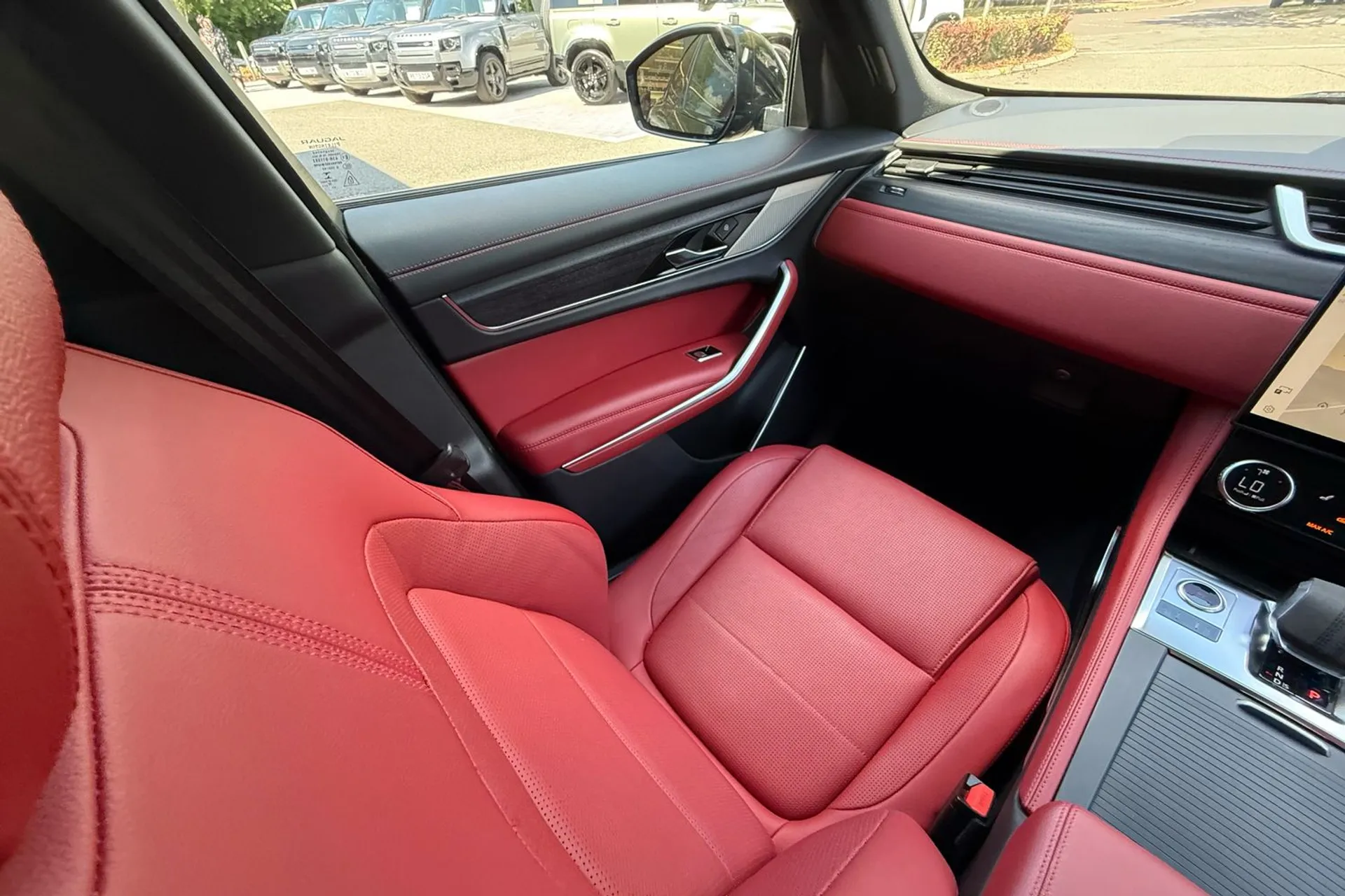 Jaguar F-PACE thumbnail image number 13