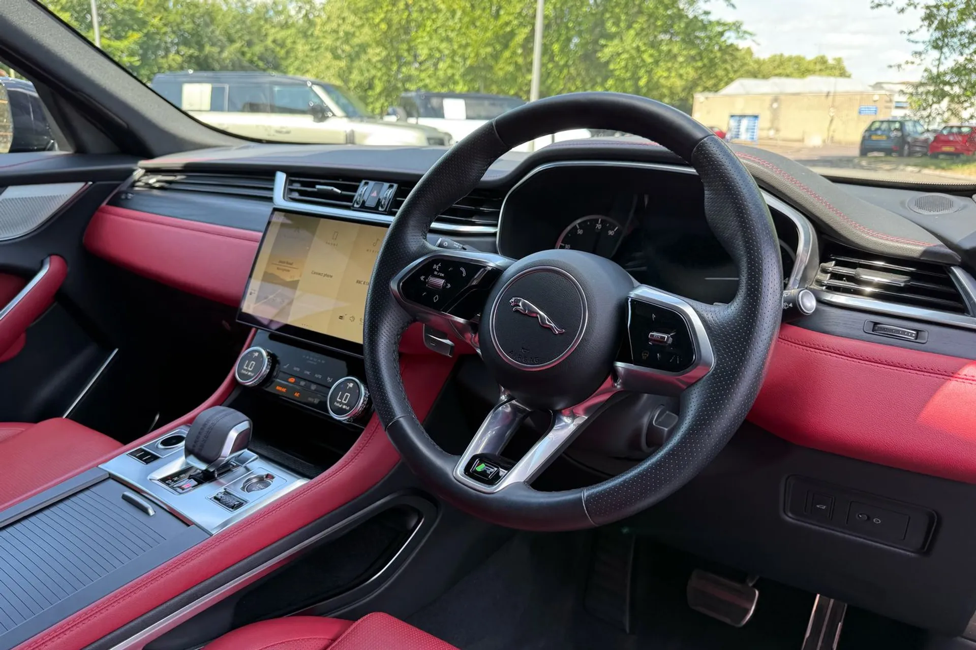 Jaguar F-PACE thumbnail image number 29