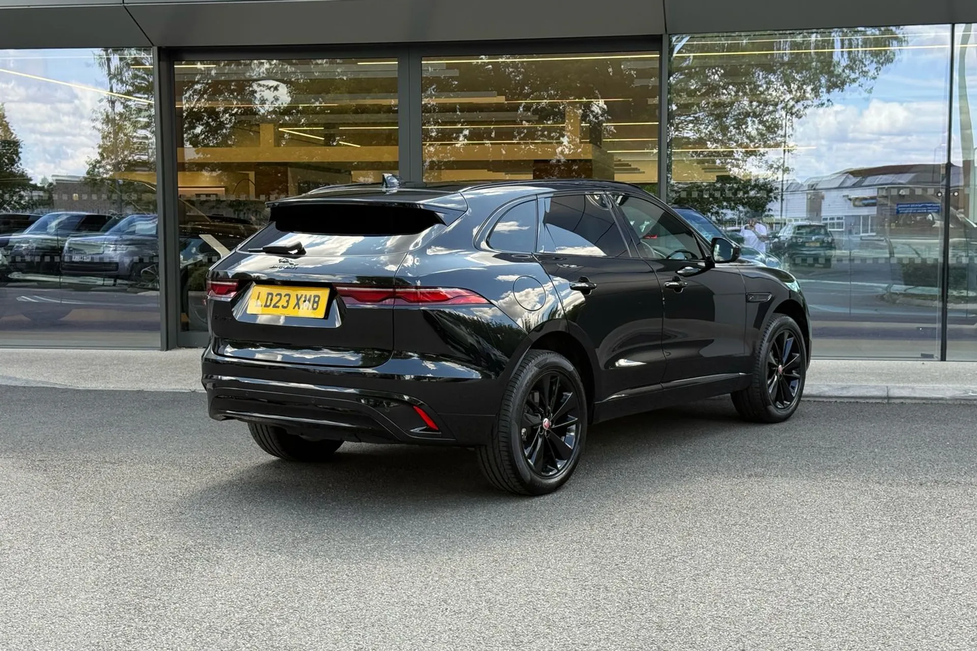 Jaguar F-PACE thumbnail image number 7