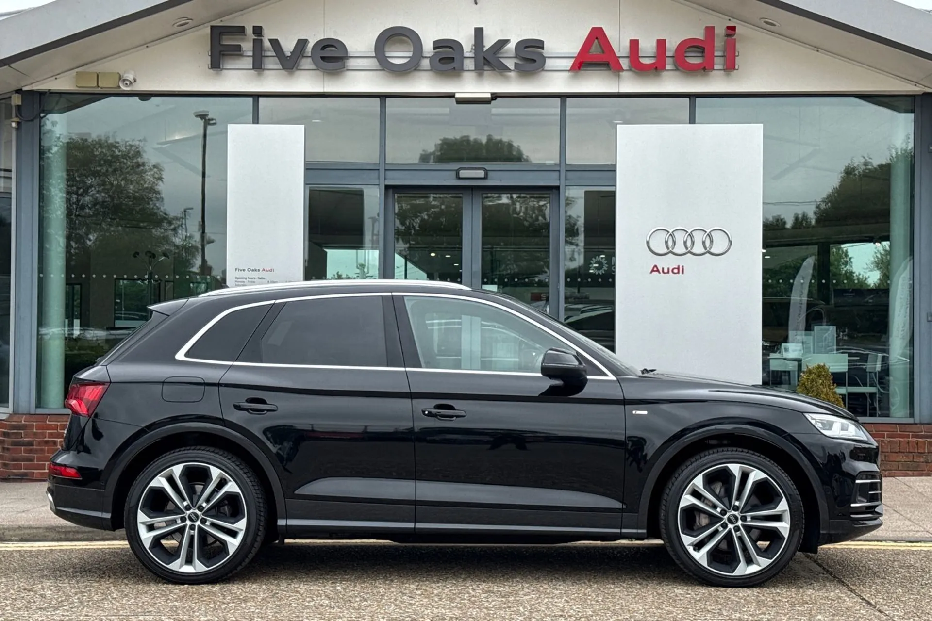 Audi Q5 thumbnail image number 2
