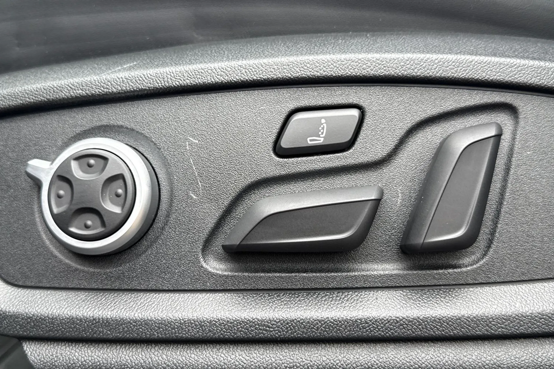 Audi Q5 thumbnail image number 36