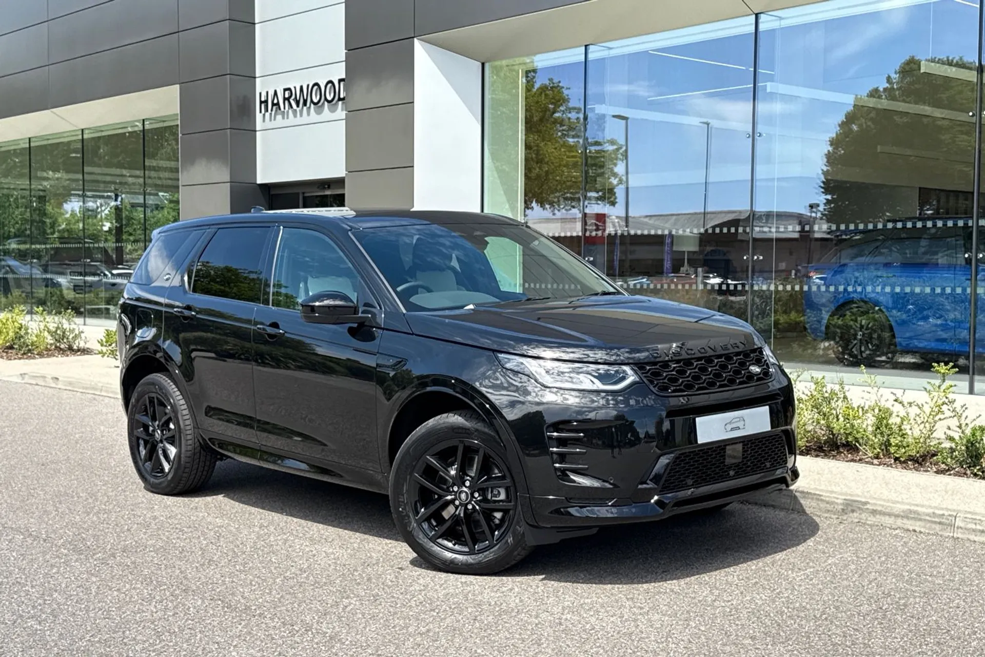 LAND ROVER DISCOVERY SPORT focused image