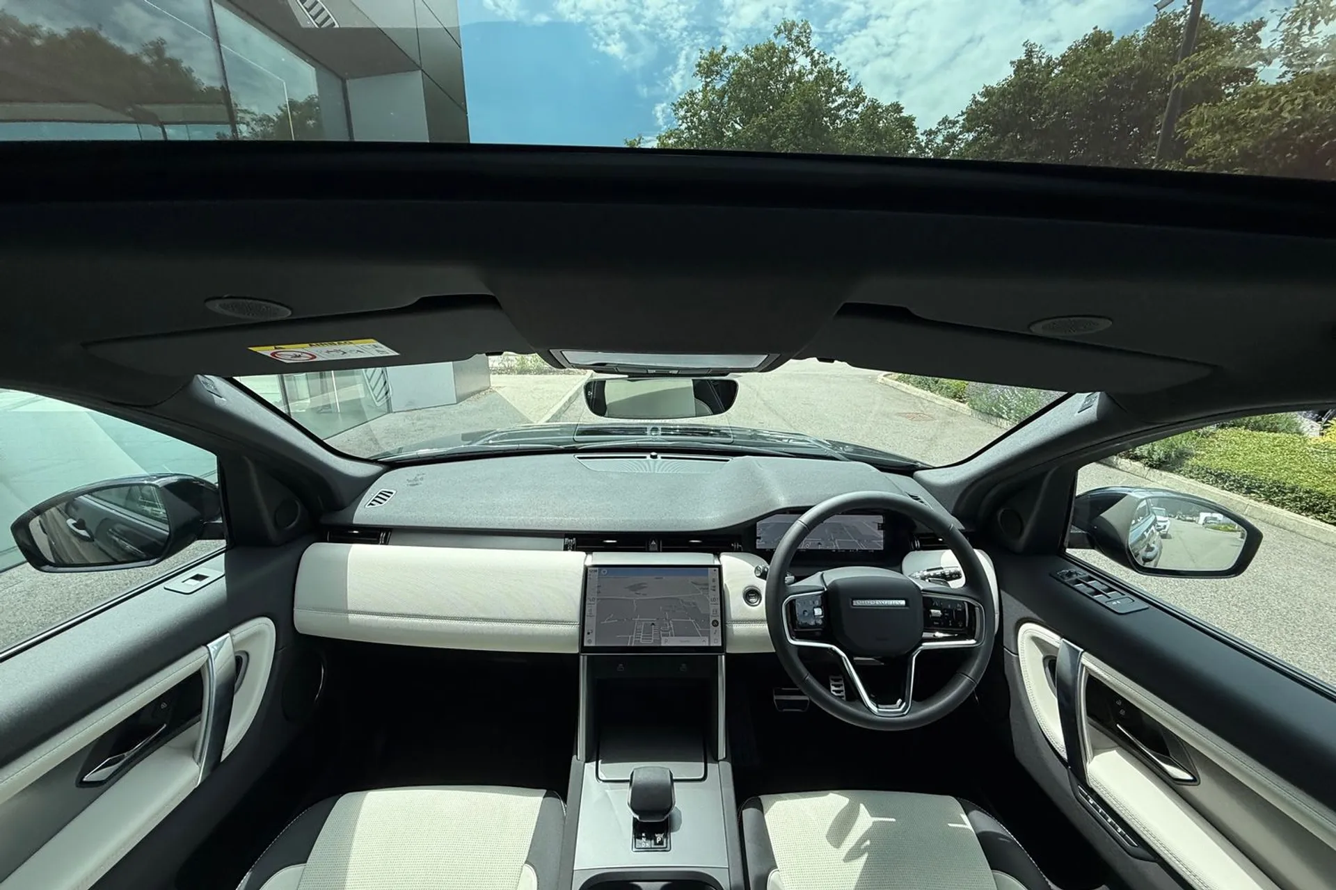 LAND ROVER DISCOVERY SPORT thumbnail image number 3