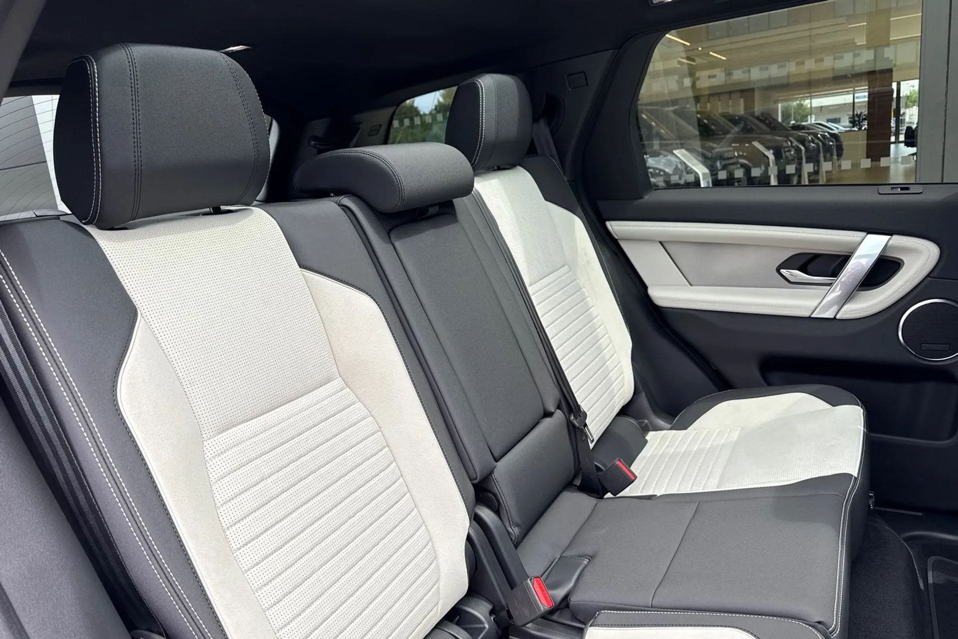 LAND ROVER DISCOVERY SPORT thumbnail image number 36