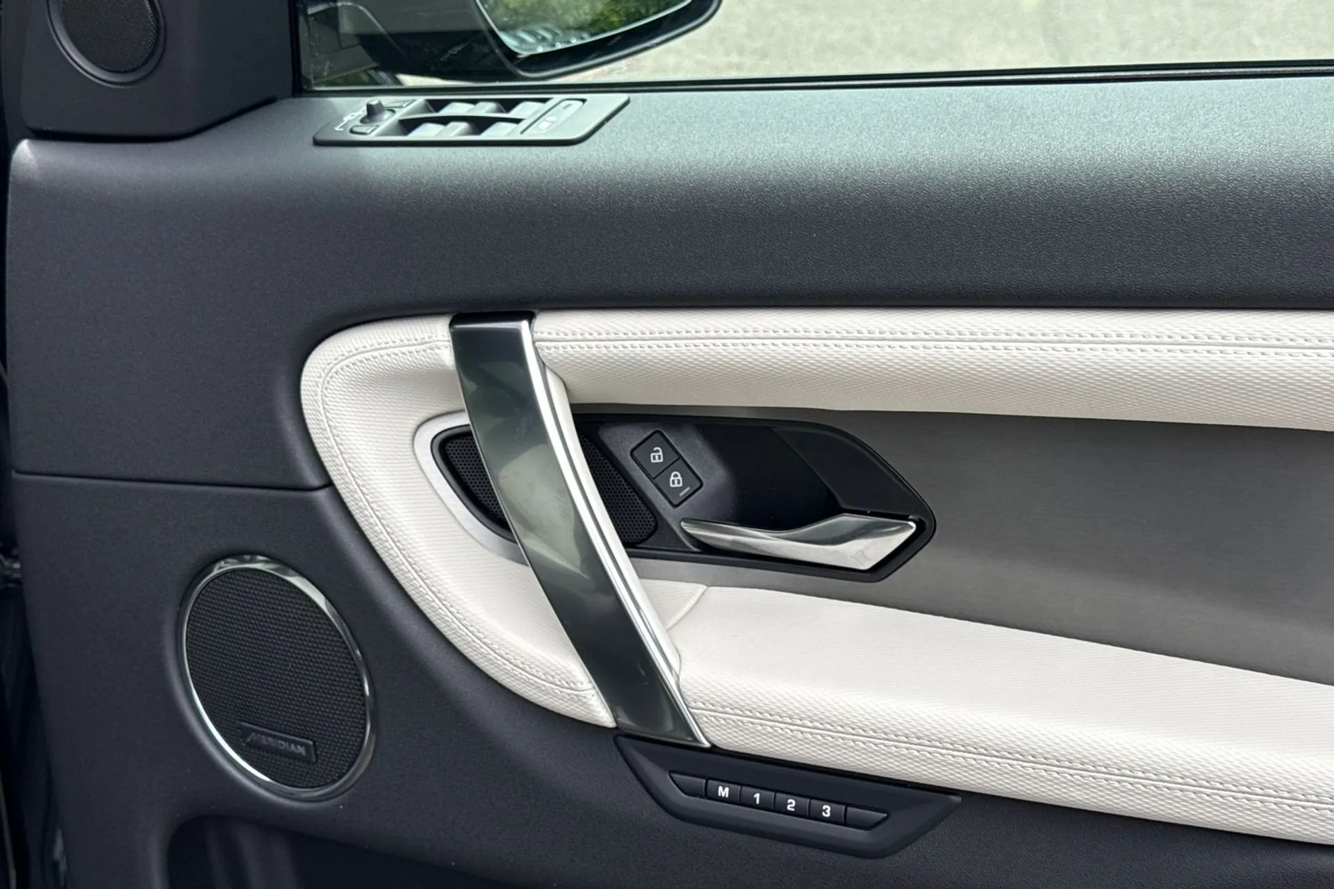 LAND ROVER DISCOVERY SPORT thumbnail image number 22