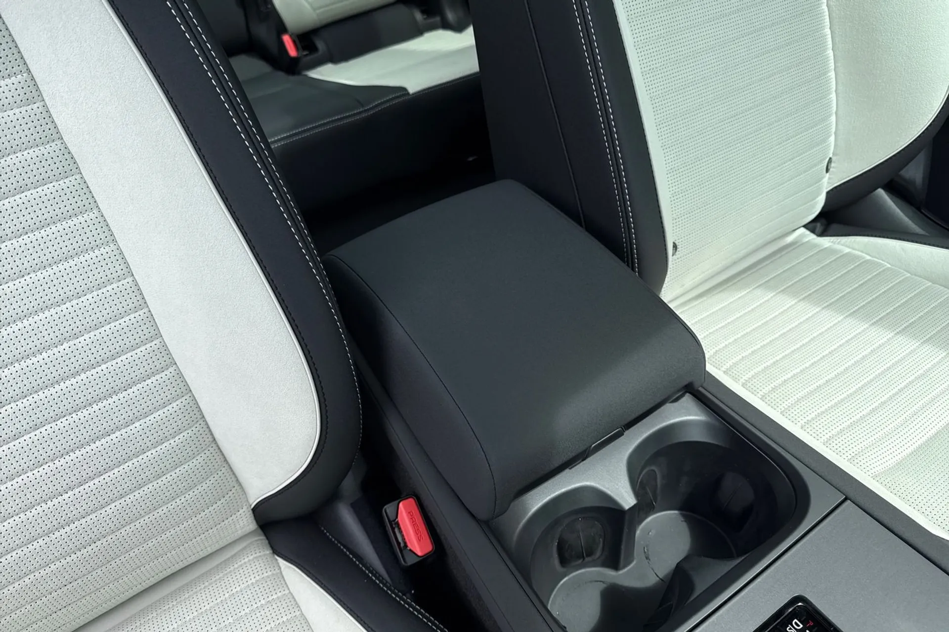LAND ROVER DISCOVERY SPORT thumbnail image number 18