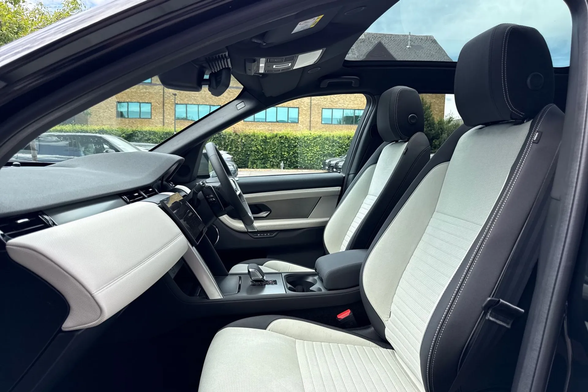 LAND ROVER DISCOVERY SPORT thumbnail image number 46