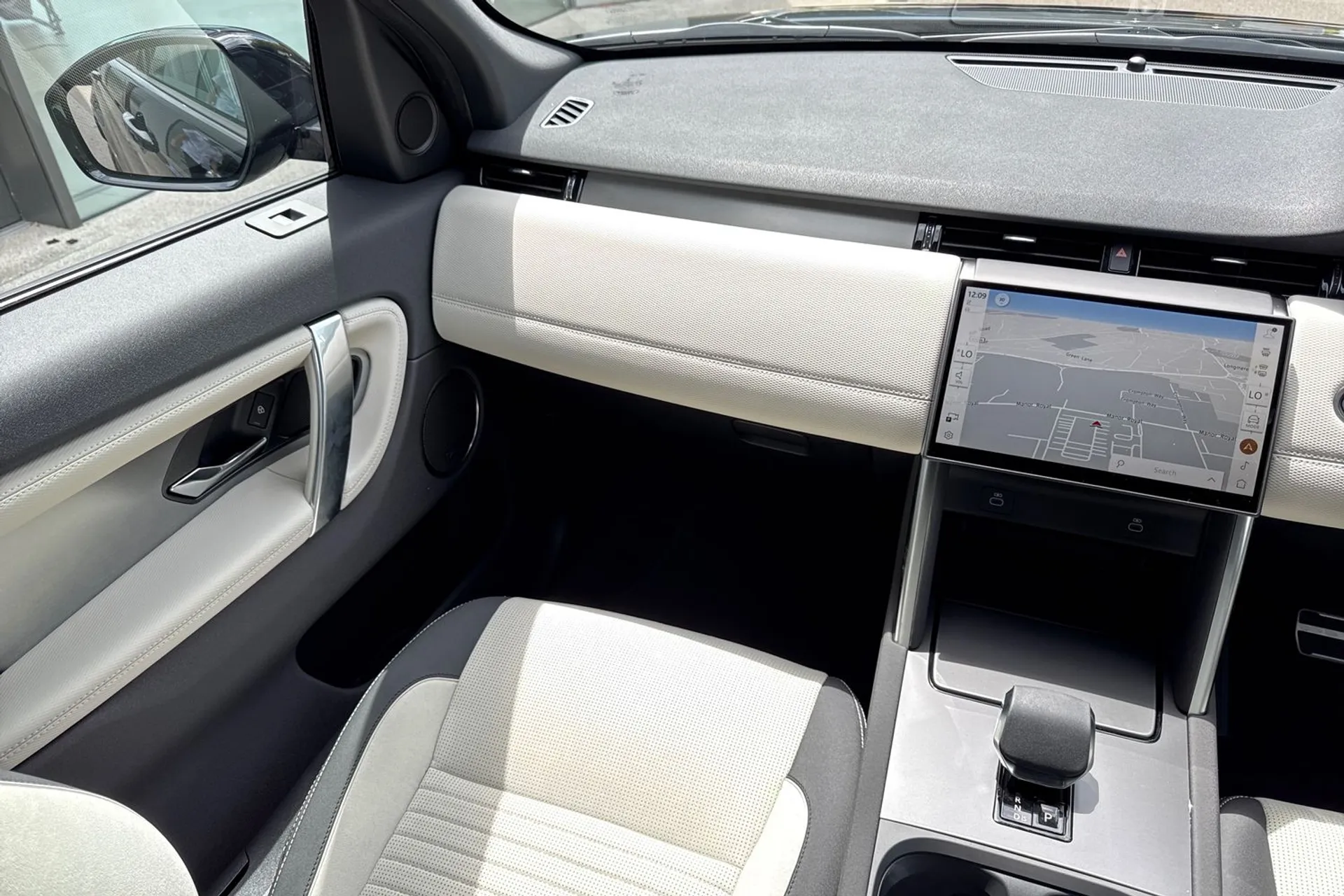 LAND ROVER DISCOVERY SPORT thumbnail image number 16