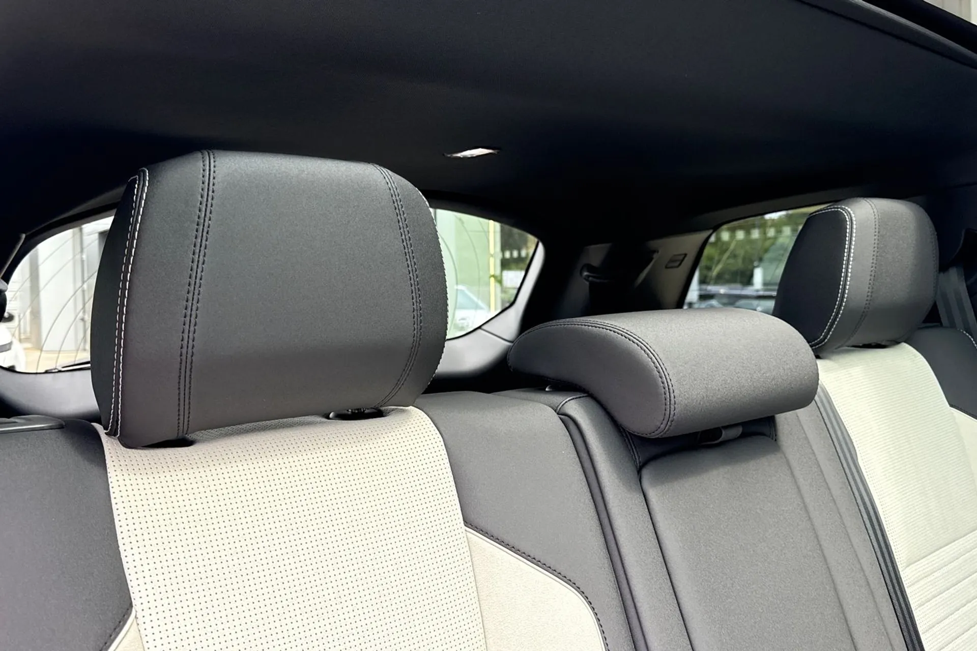 LAND ROVER DISCOVERY SPORT thumbnail image number 24