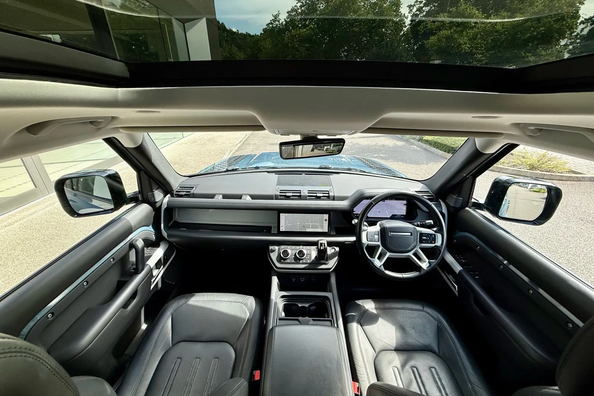 LAND ROVER DEFENDER thumbnail image number 3