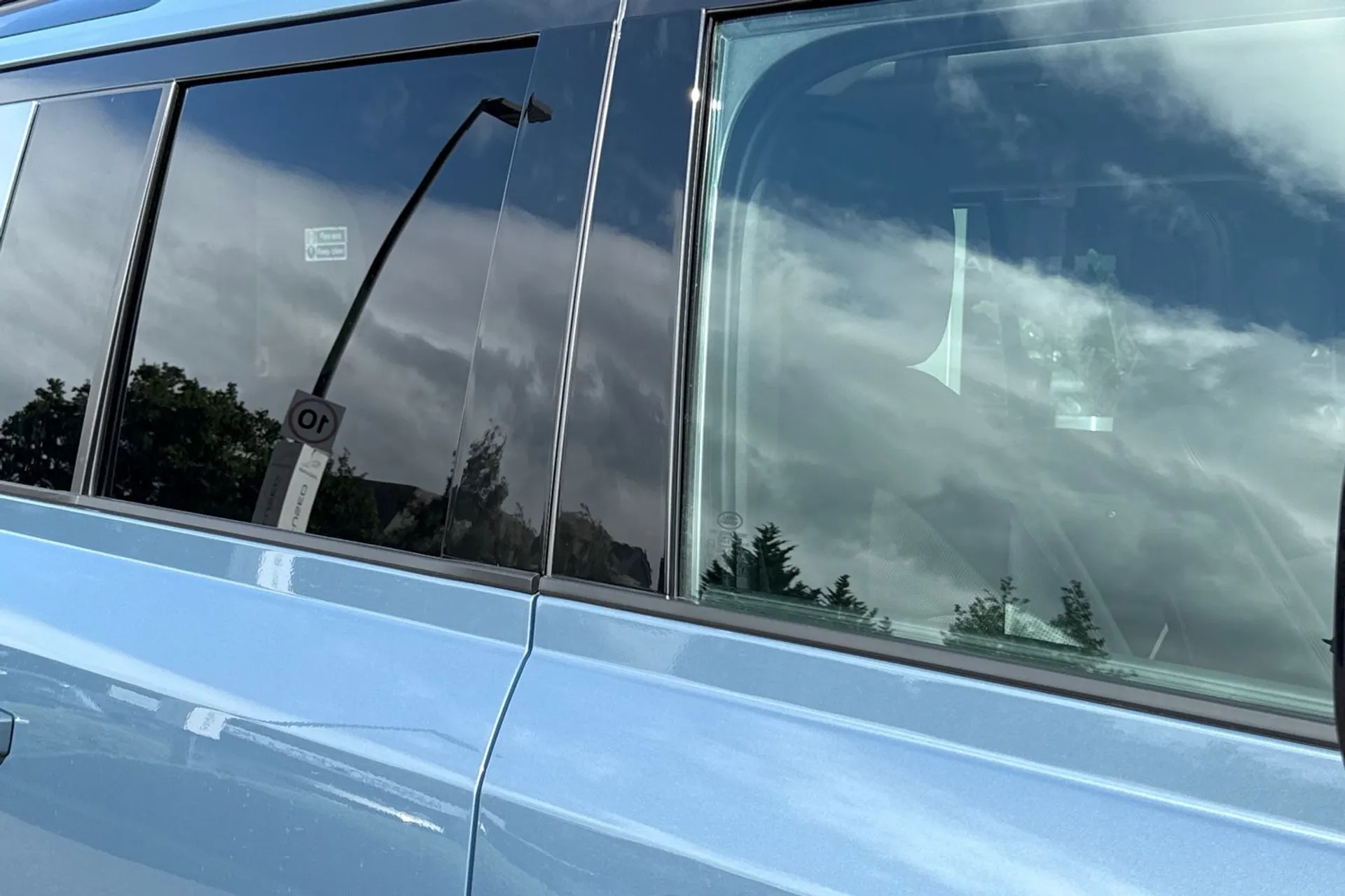 LAND ROVER DEFENDER thumbnail image number 22