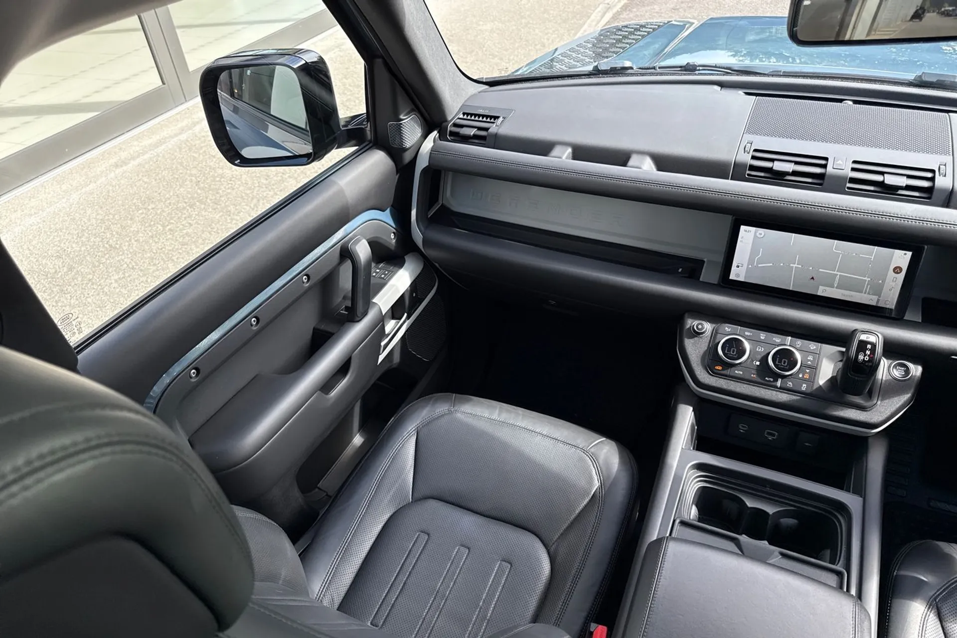 LAND ROVER DEFENDER thumbnail image number 26