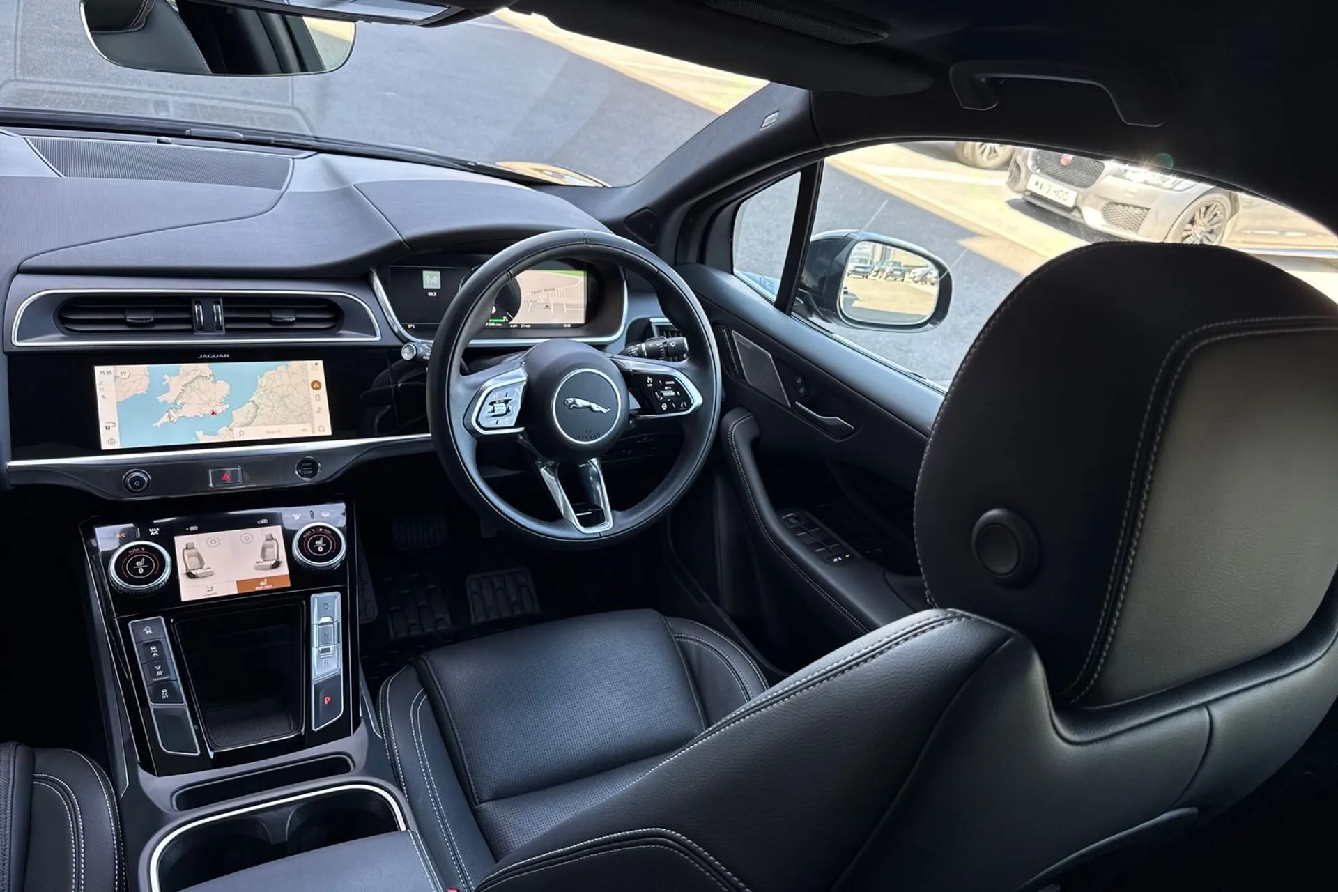 Jaguar I-PACE thumbnail image number 50