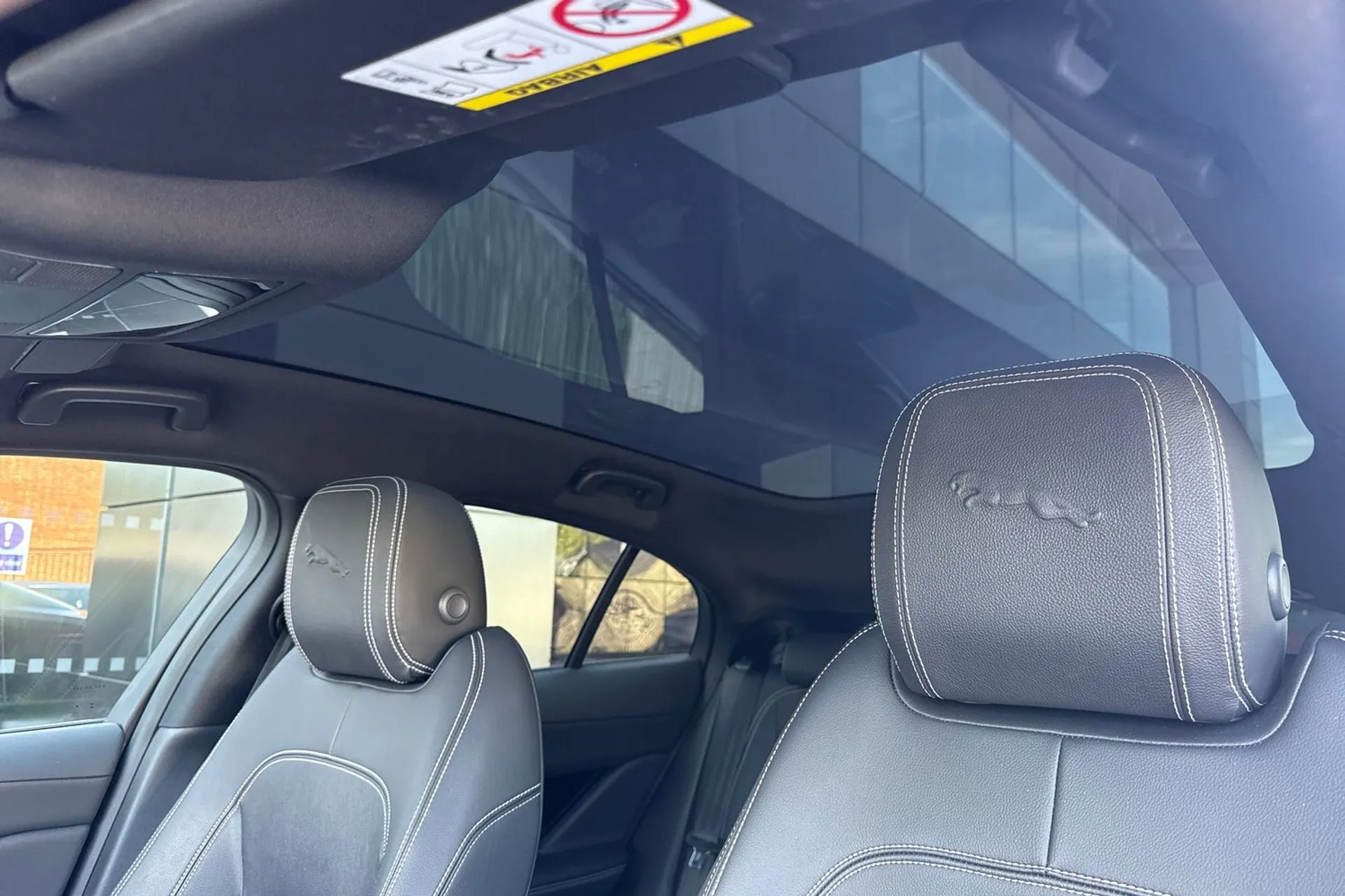Jaguar I-PACE thumbnail image number 43