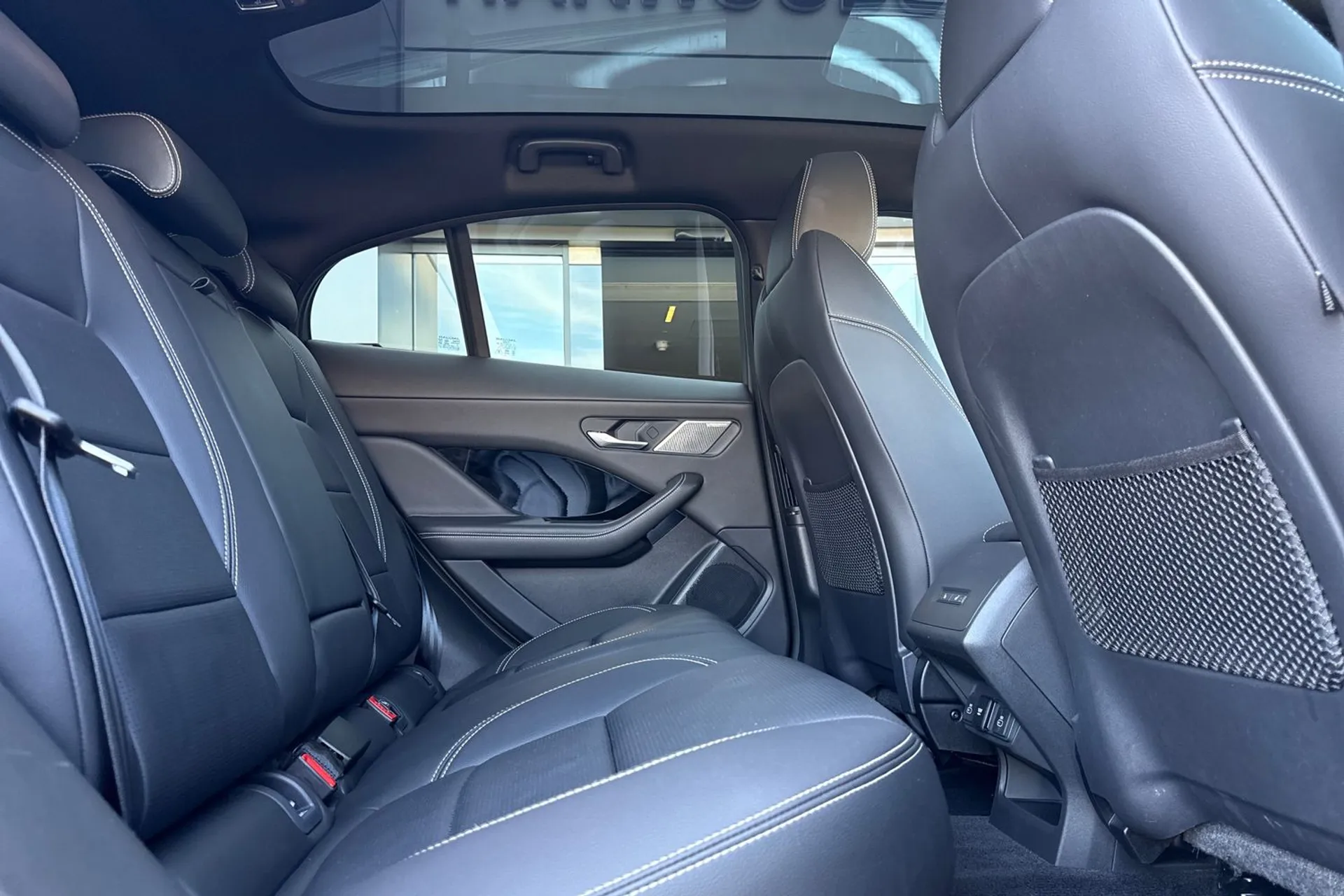 Jaguar I-PACE thumbnail image number 39