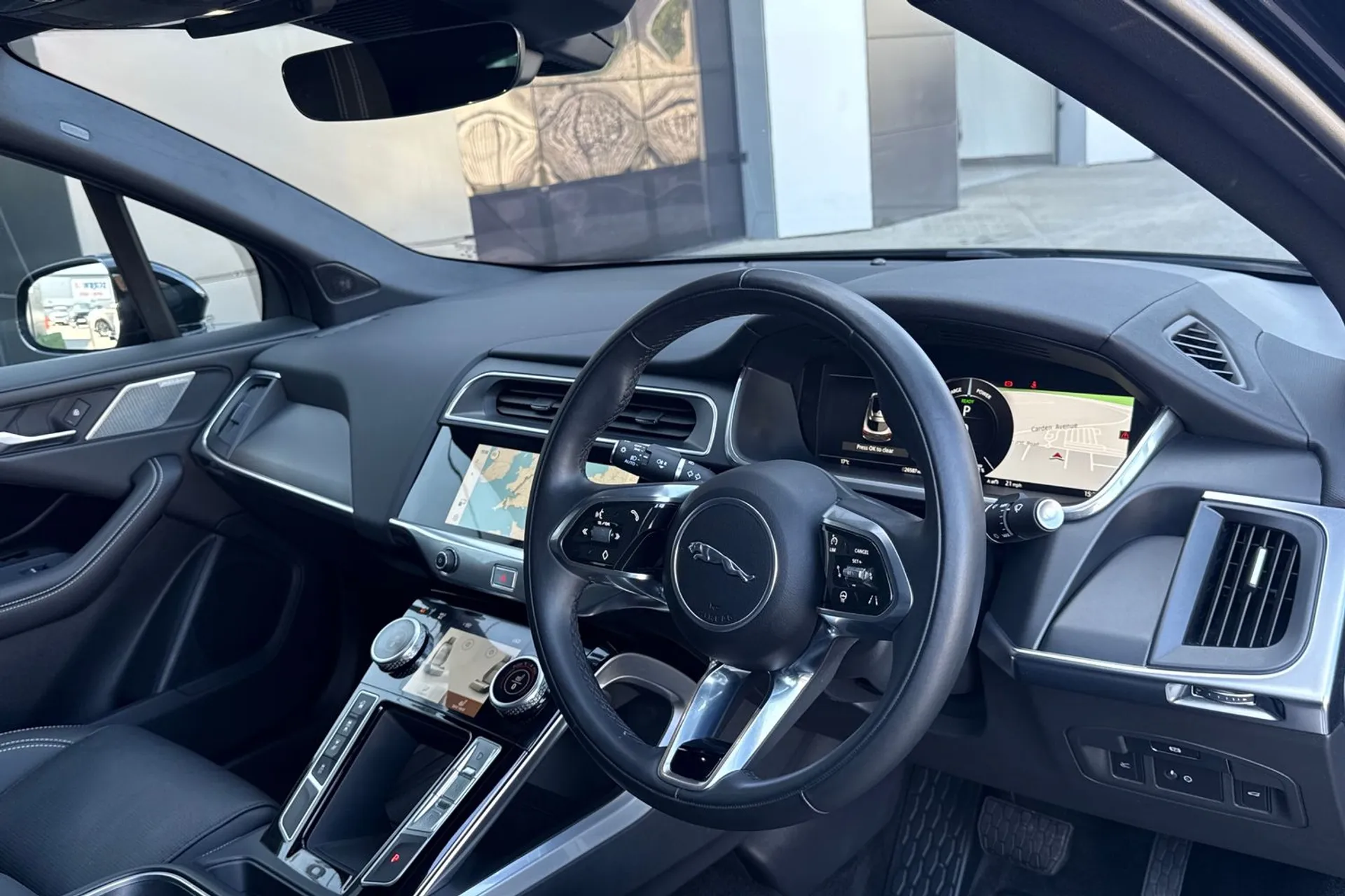 Jaguar I-PACE thumbnail image number 21