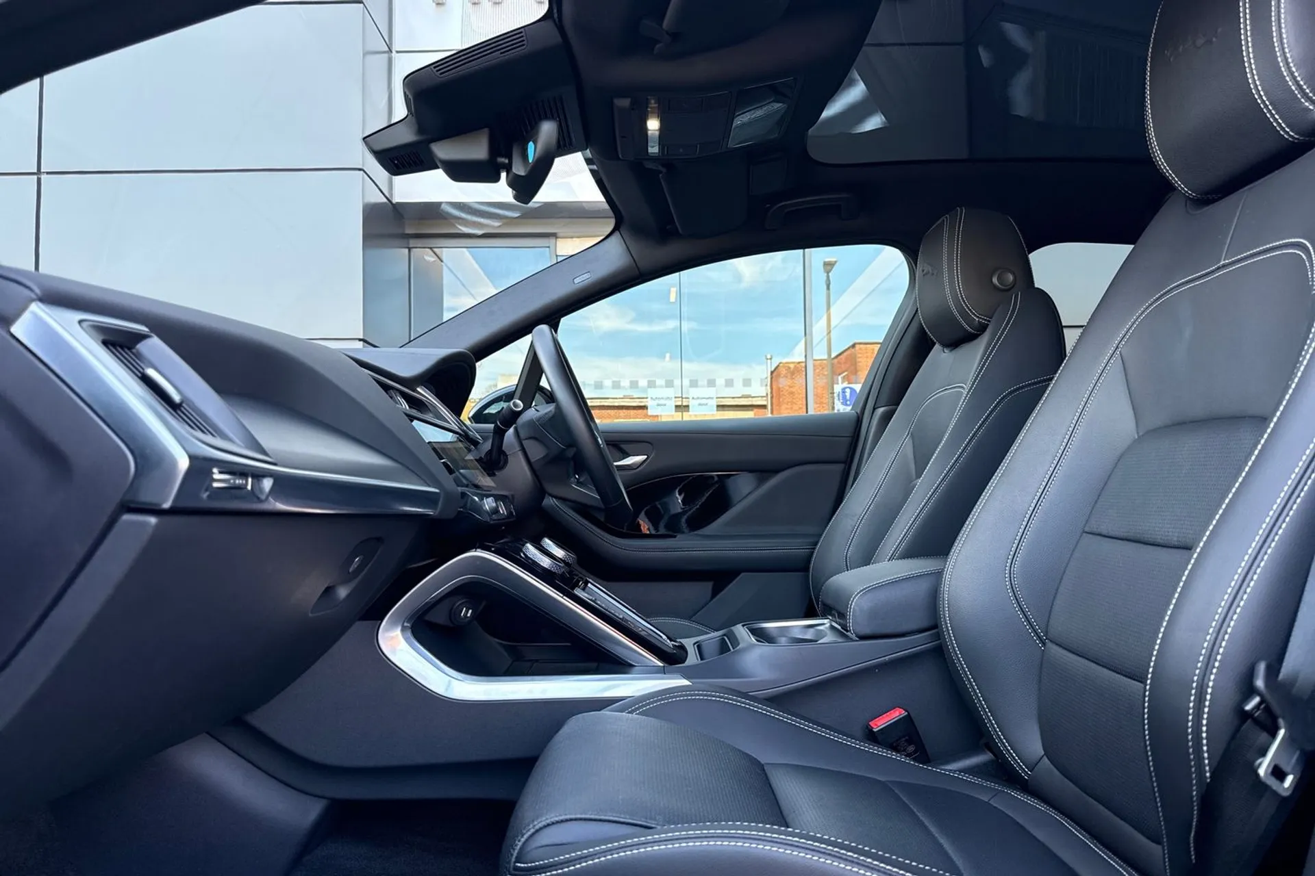 Jaguar I-PACE thumbnail image number 42