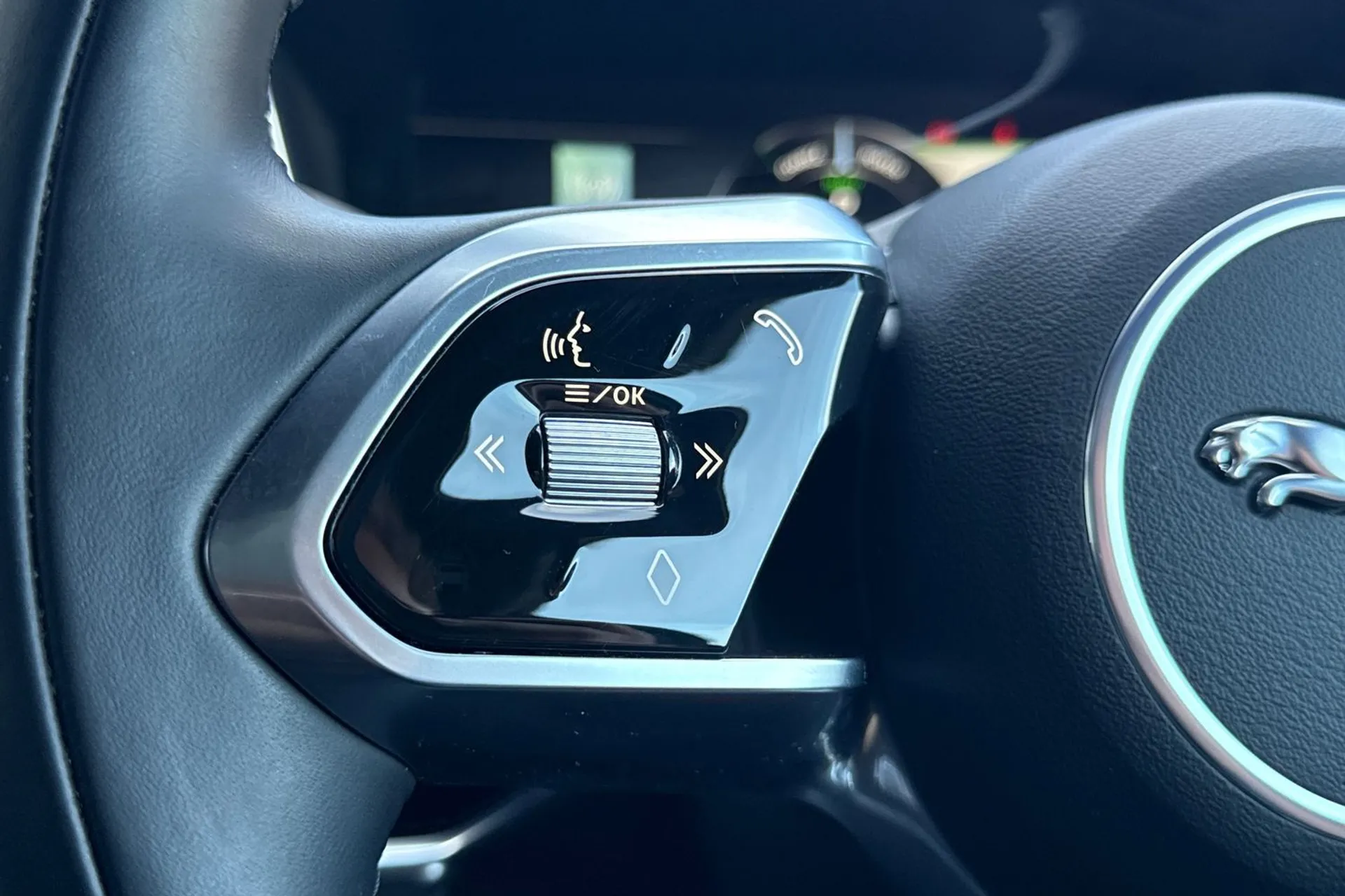Jaguar I-PACE thumbnail image number 54