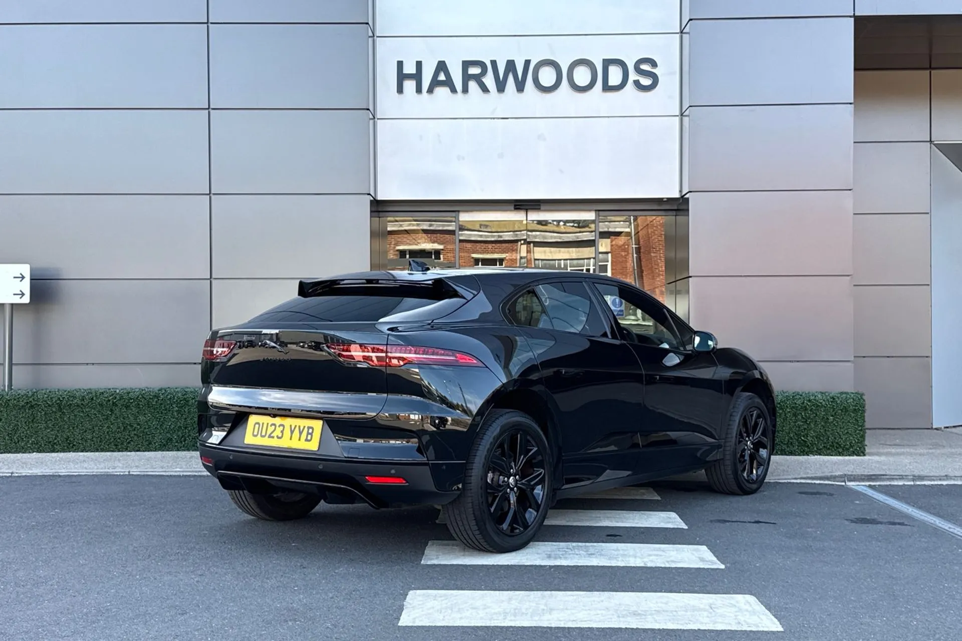 Jaguar I-PACE thumbnail image number 2