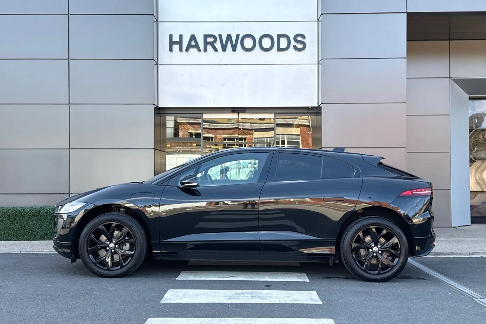 Jaguar I-PACE thumbnail image number 12