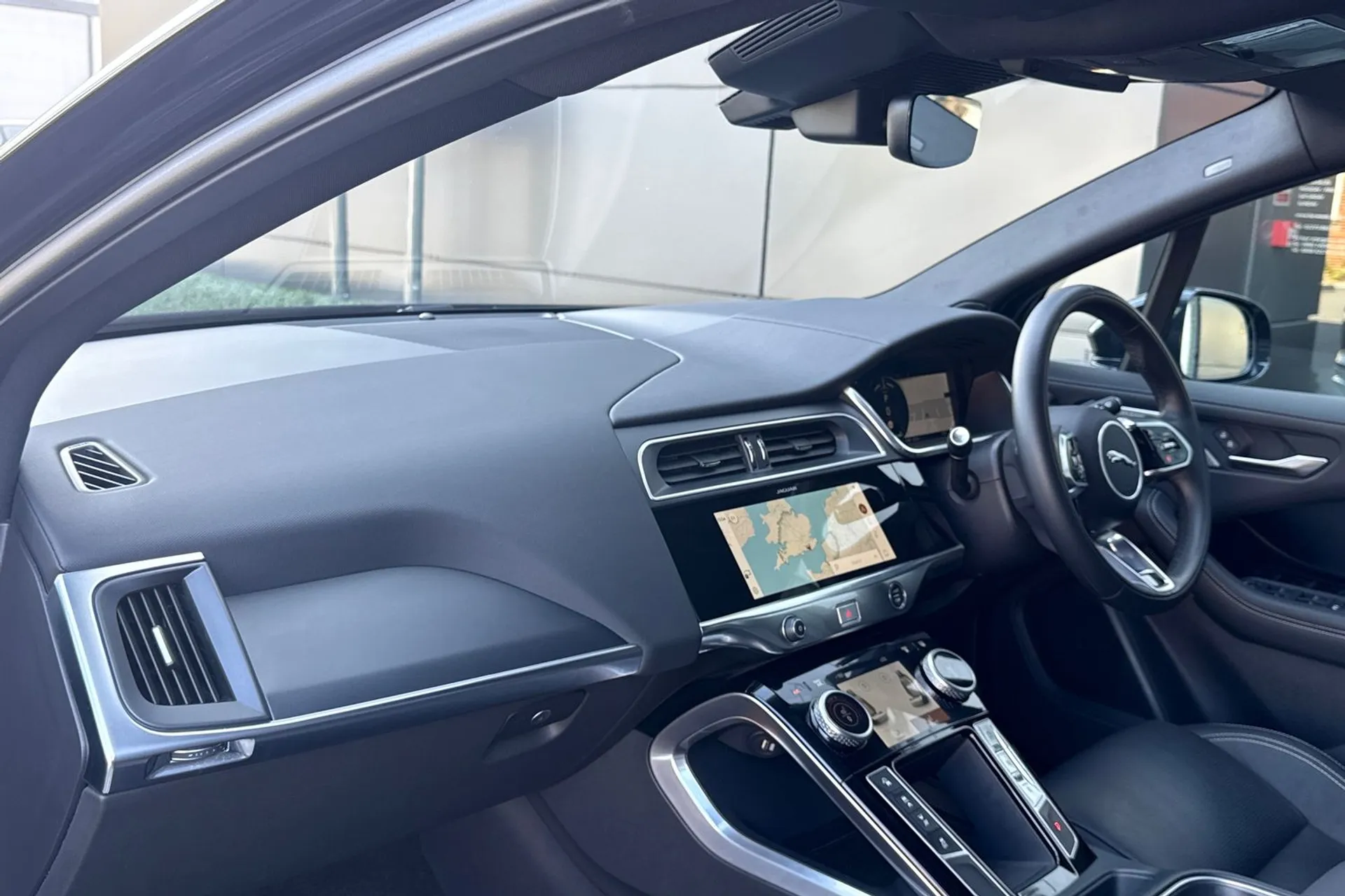 Jaguar I-PACE thumbnail image number 41