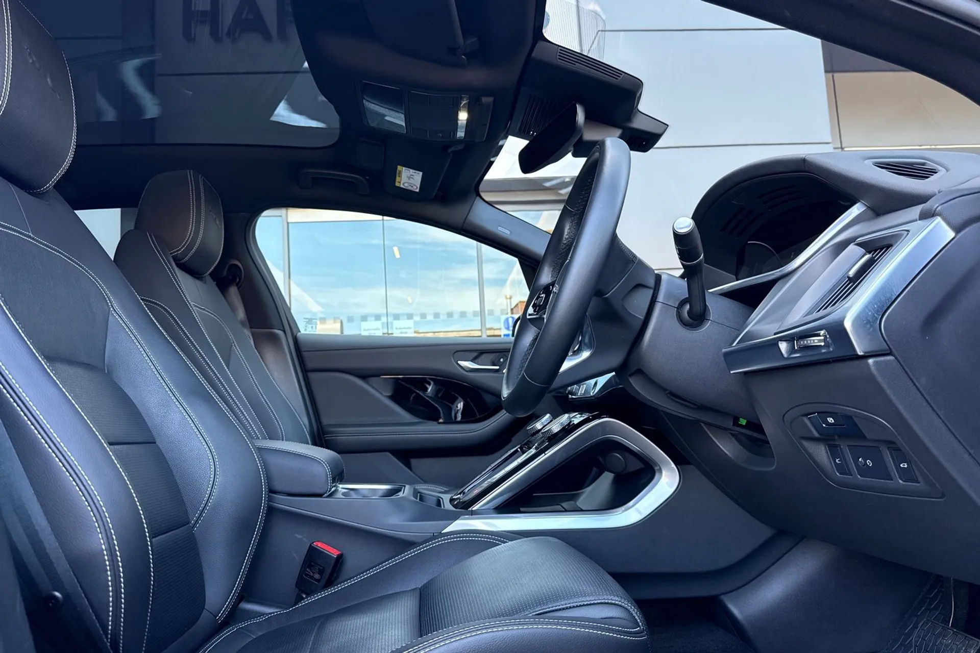 Jaguar I-PACE thumbnail image number 22