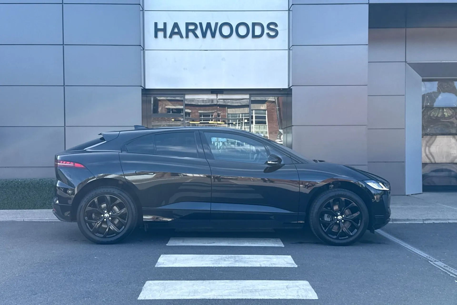 Jaguar I-PACE thumbnail image number 7