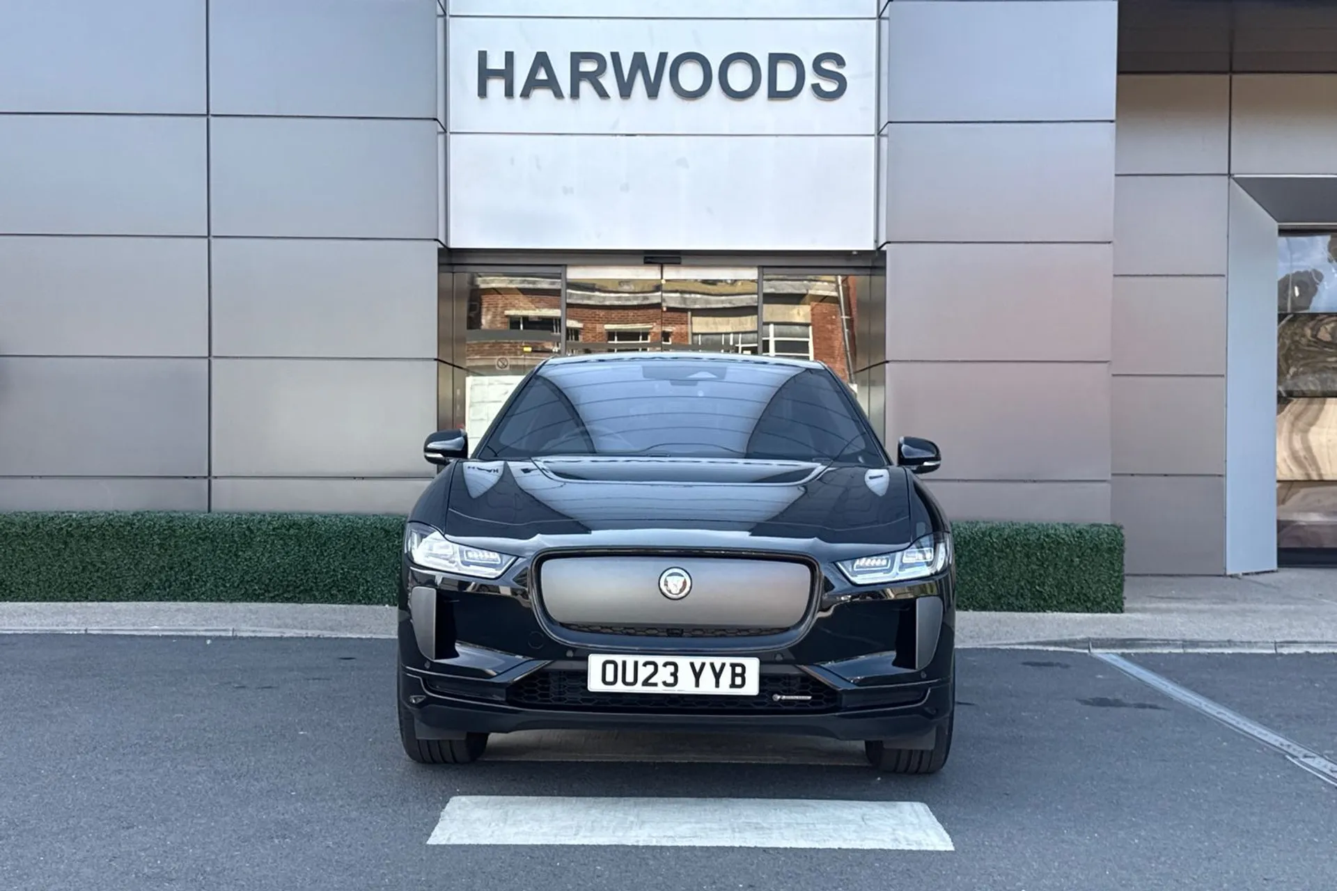 Jaguar I-PACE thumbnail image number 16