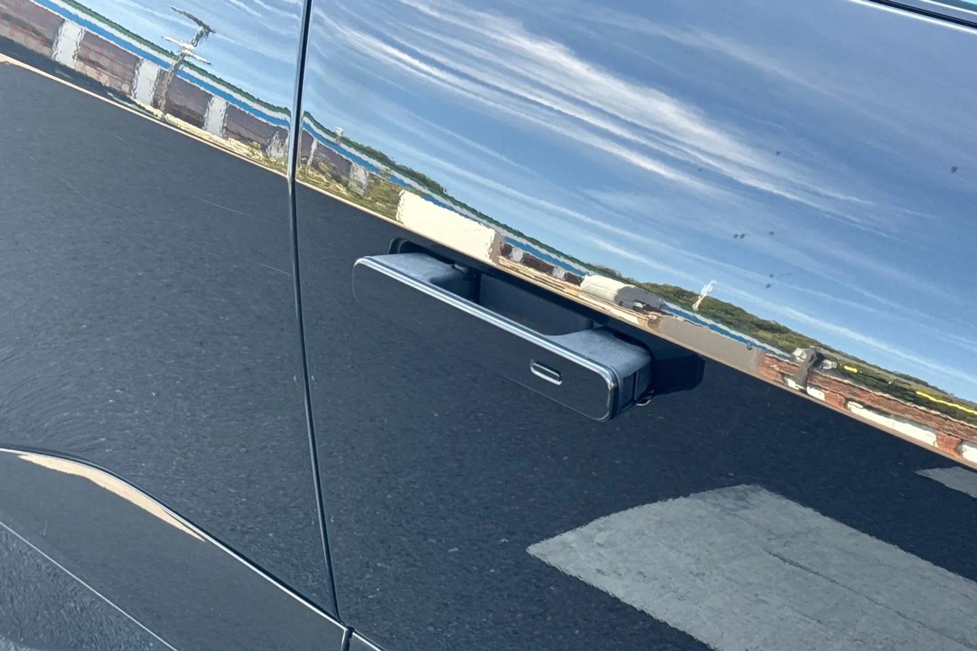 Jaguar I-PACE thumbnail image number 28
