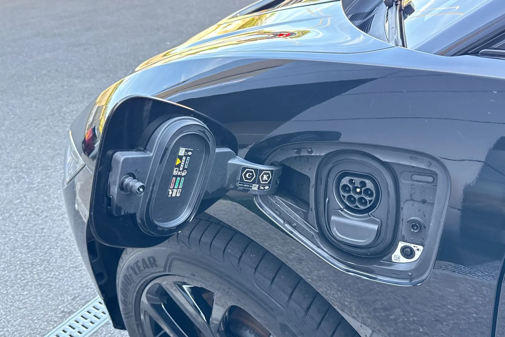 Jaguar I-PACE thumbnail image number 36
