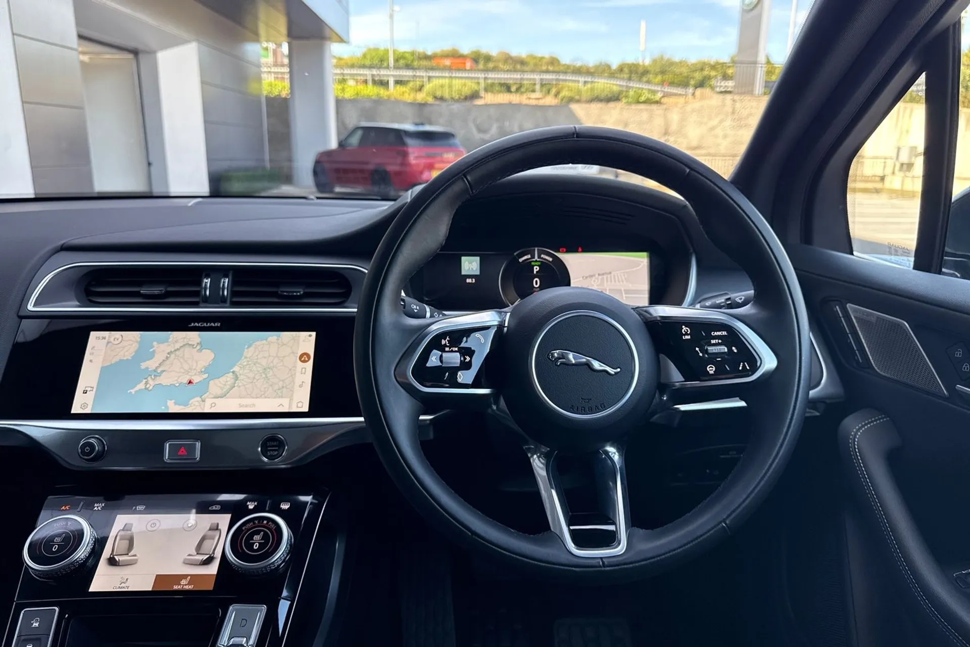 Jaguar I-PACE thumbnail image number 51