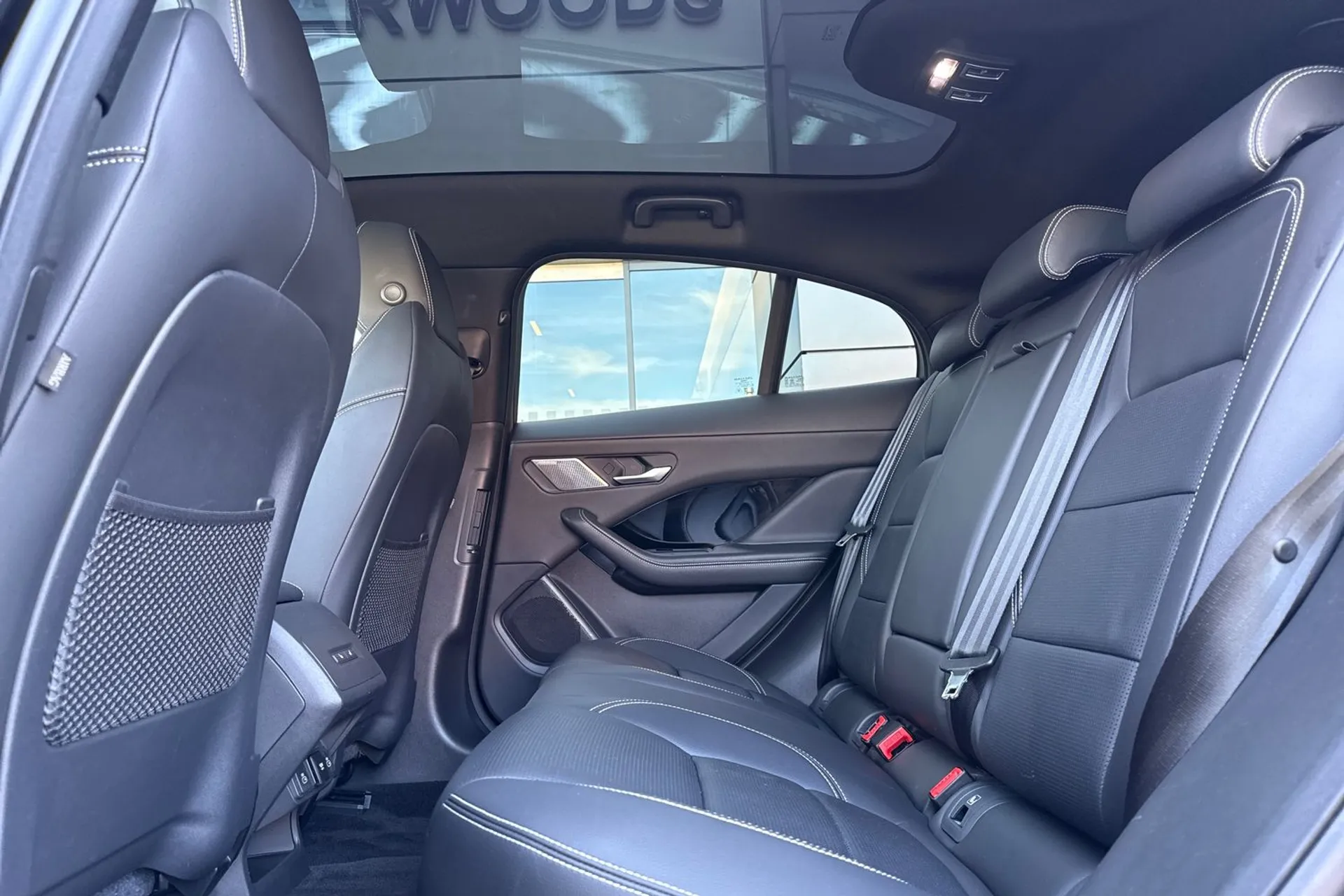 Jaguar I-PACE thumbnail image number 45