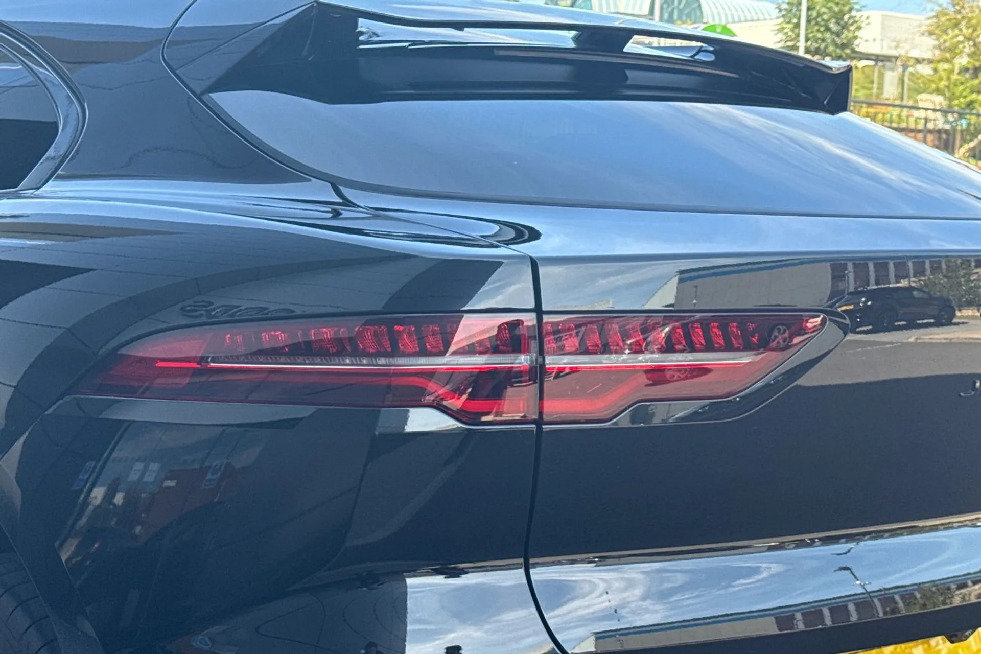 Jaguar I-PACE thumbnail image number 32