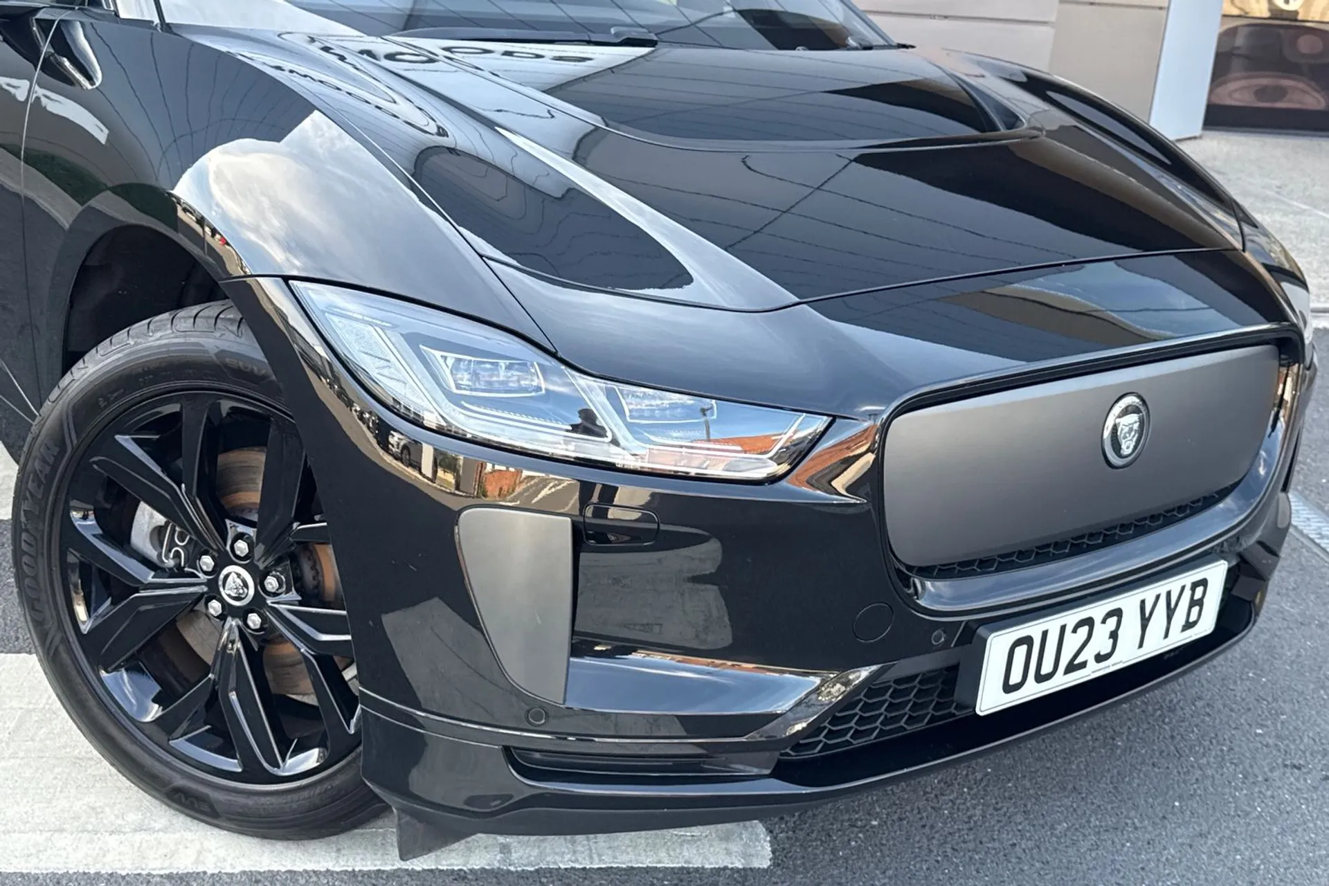 Jaguar I-PACE thumbnail image number 18