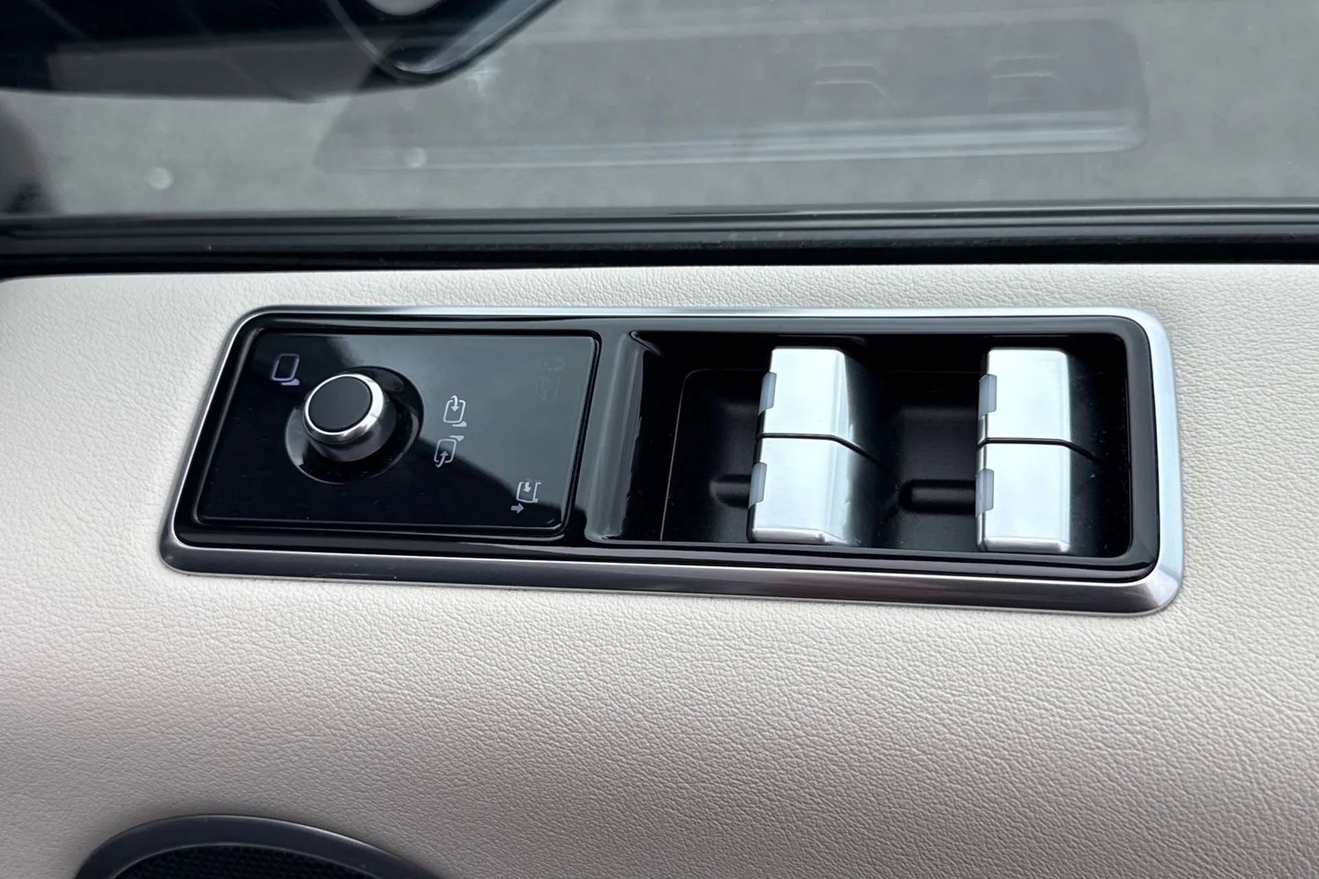 LAND ROVER RANGE ROVER SPORT thumbnail image number 18