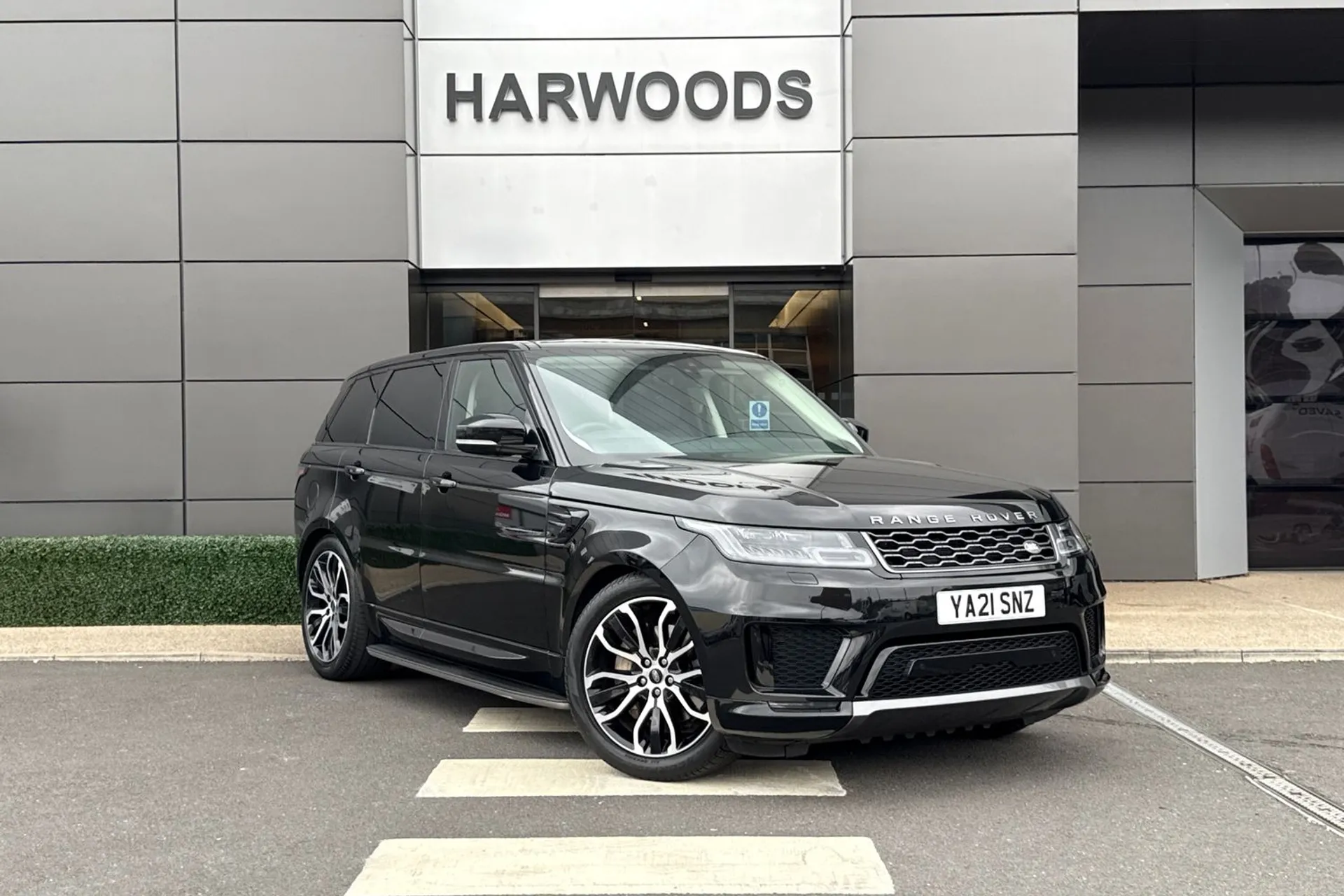 LAND ROVER RANGE ROVER SPORT focused image