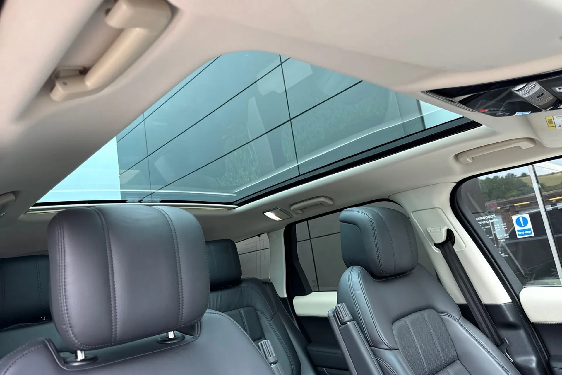 LAND ROVER RANGE ROVER SPORT thumbnail image number 10