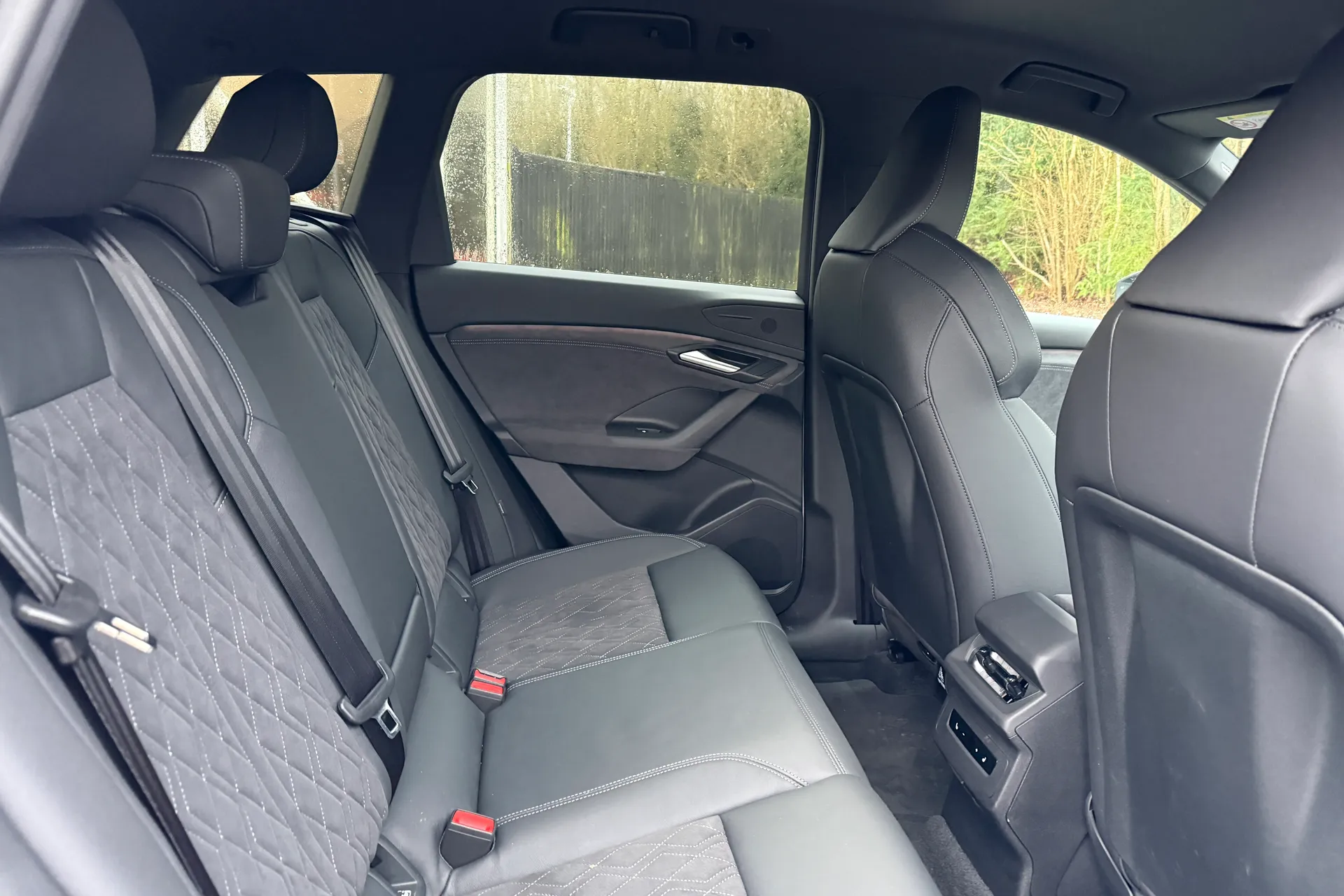 Audi Q6 thumbnail image number 27