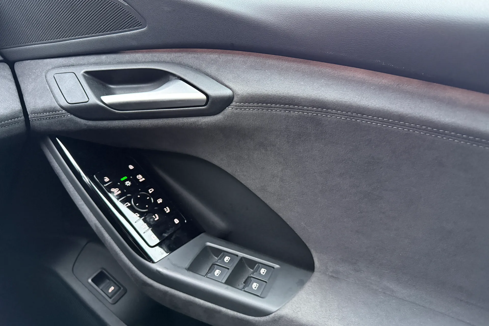 Audi Q6 thumbnail image number 15