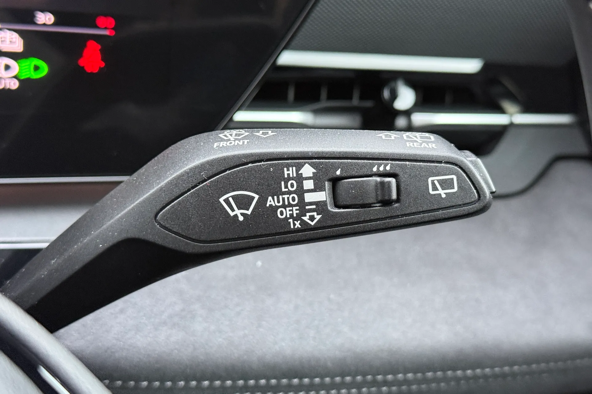 Audi Q6 thumbnail image number 12