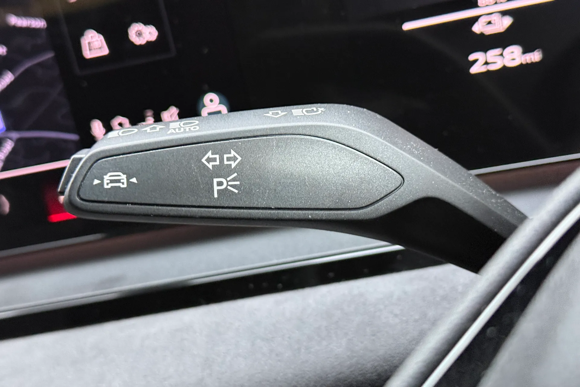 Audi Q6 thumbnail image number 11