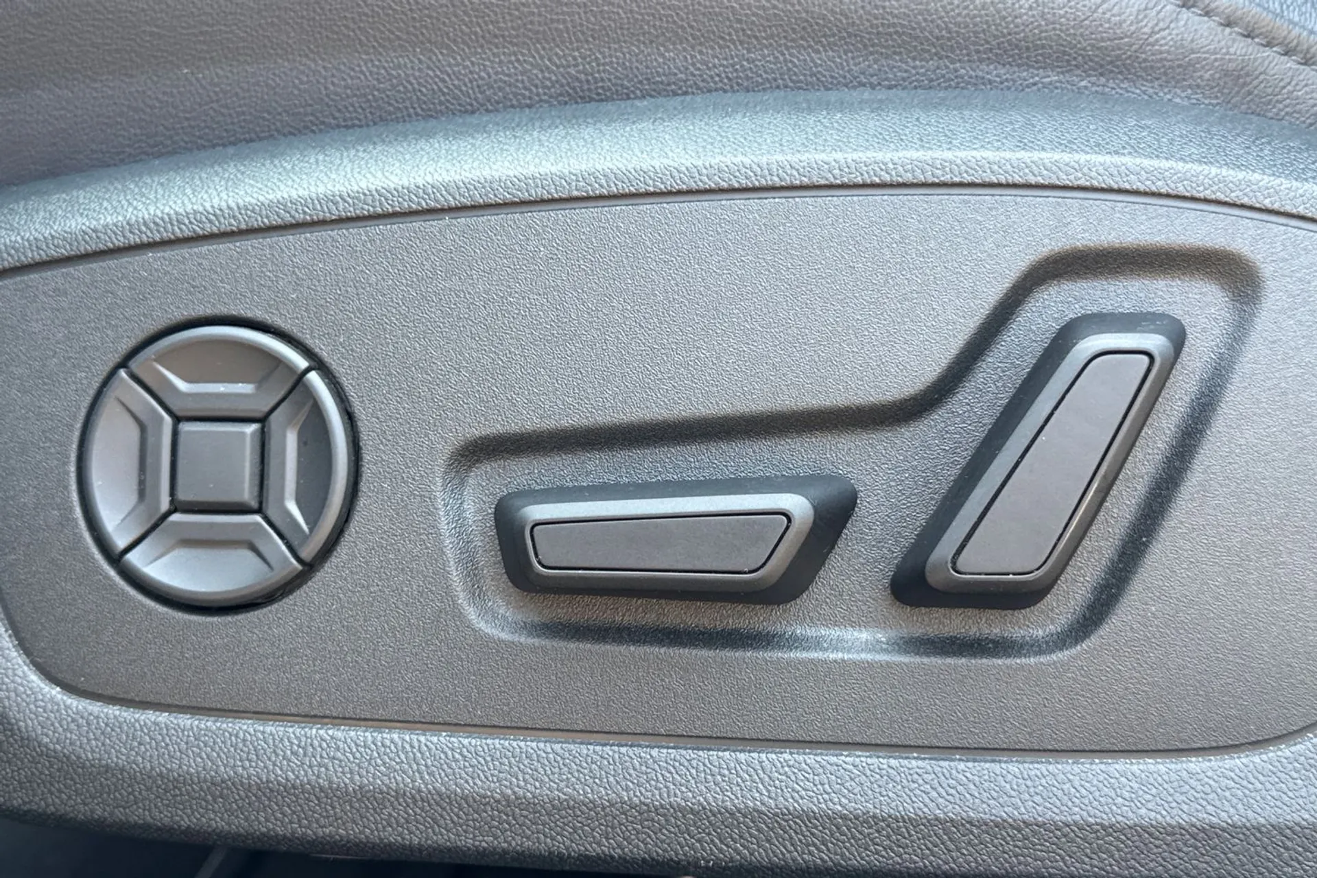 Audi A6 thumbnail image number 31