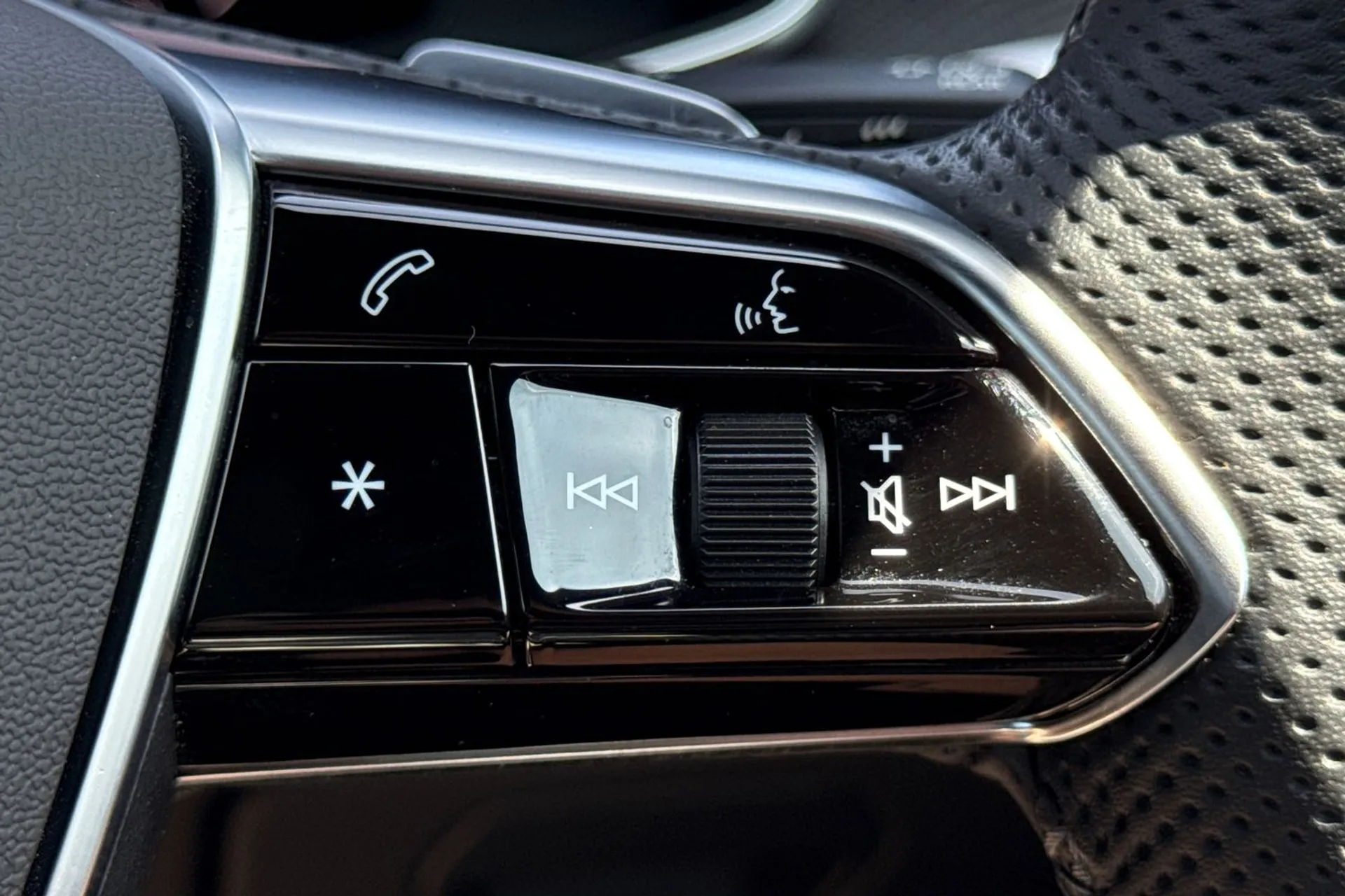 Audi A6 thumbnail image number 22