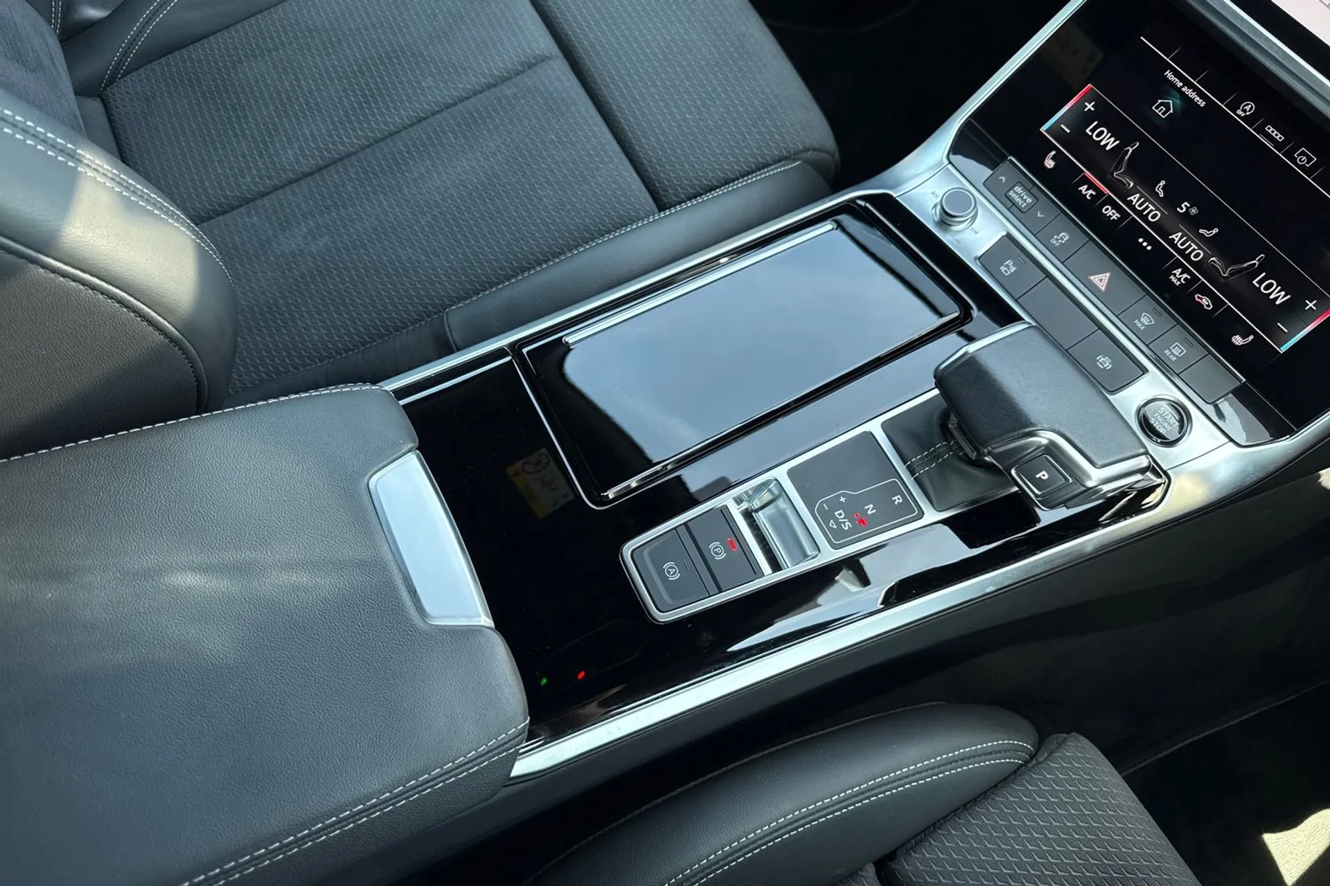 Audi A6 thumbnail image number 36