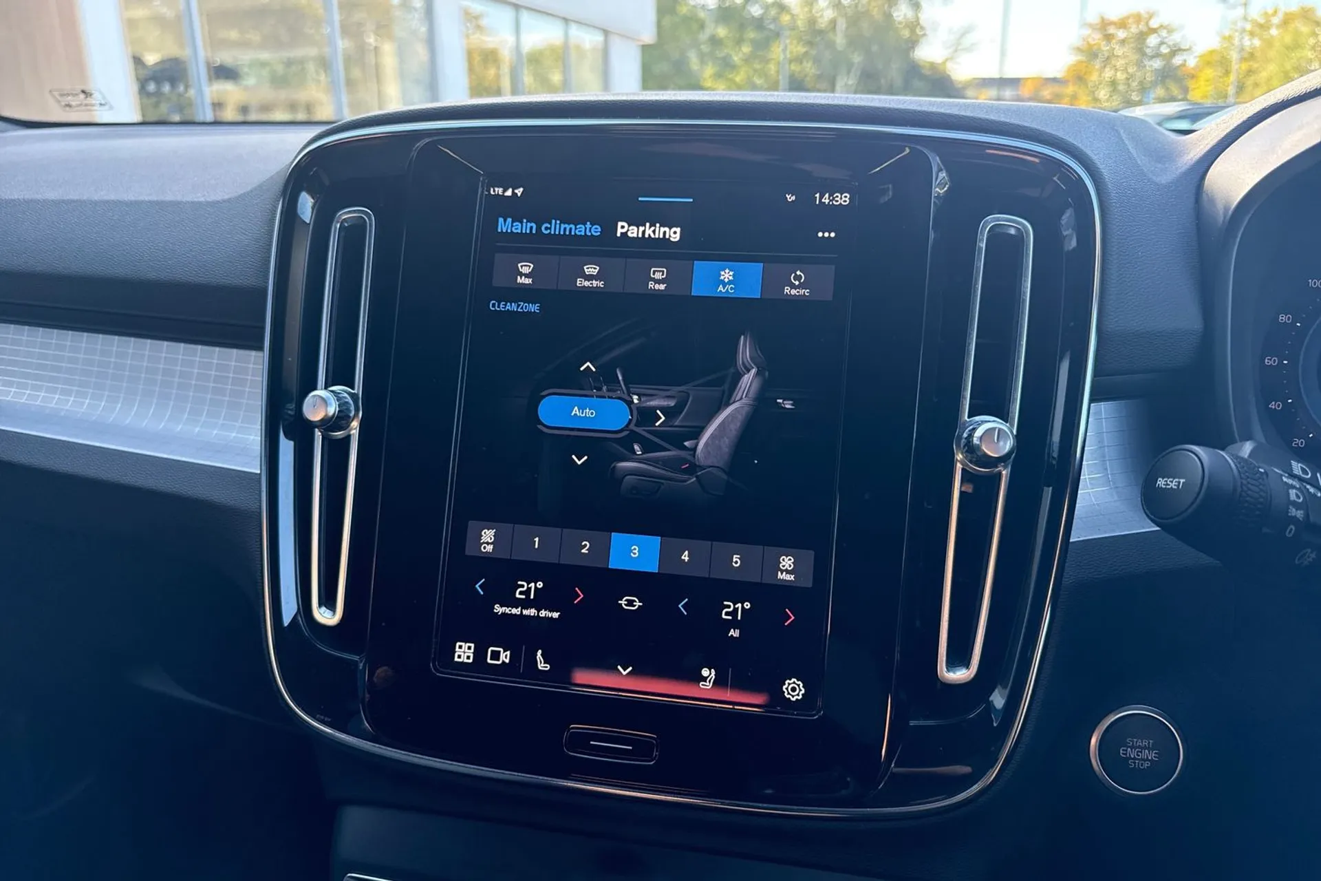 Volvo XC40 thumbnail image number 38