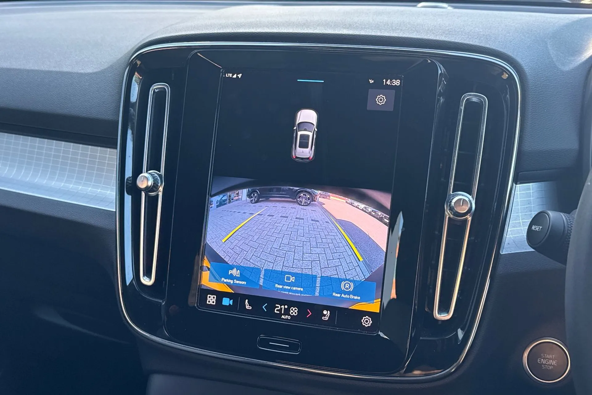 Volvo XC40 thumbnail image number 4