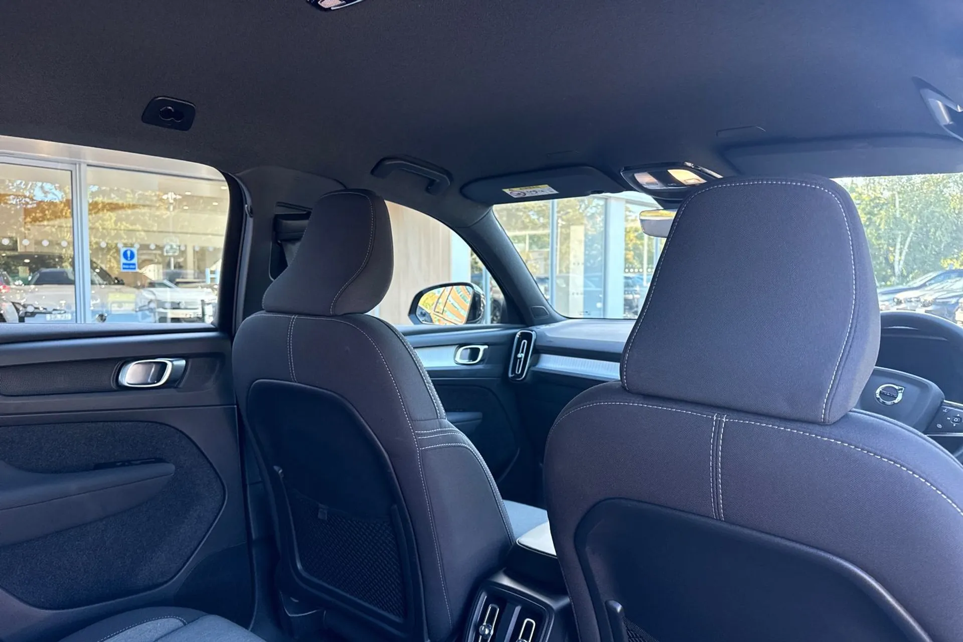 Volvo XC40 thumbnail image number 23