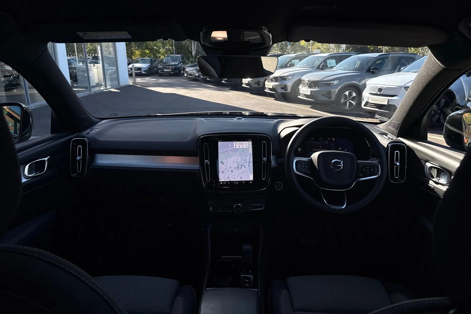 Volvo XC40 thumbnail image number 3